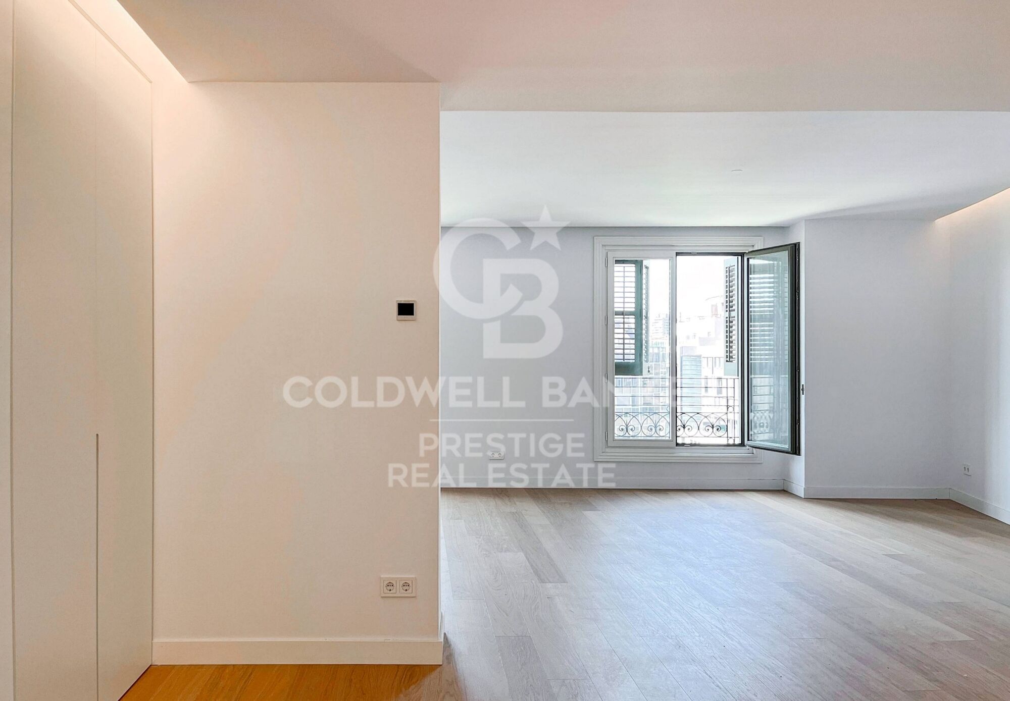 4 bedroom flat with balcony