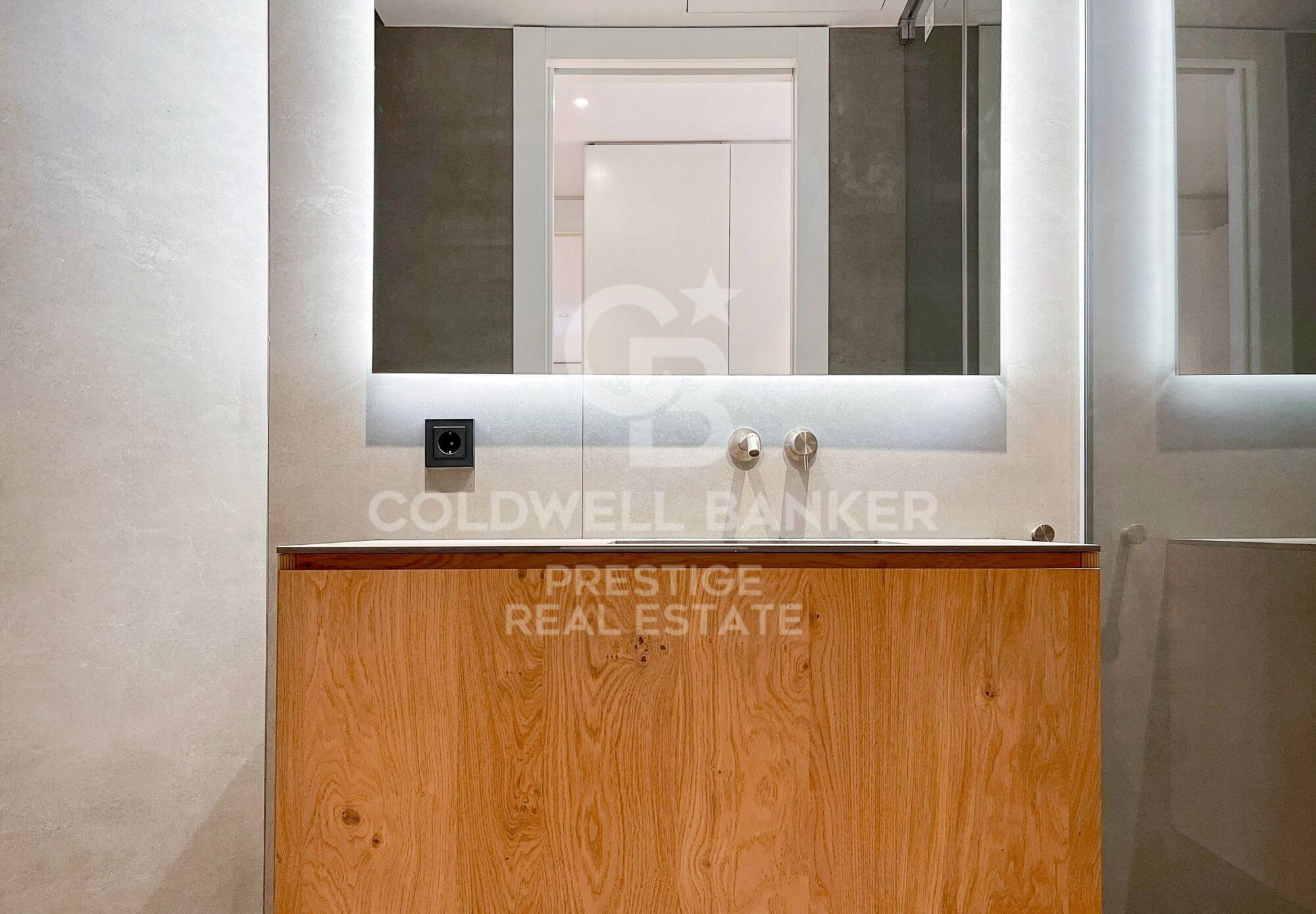 Appartement à vendre de 4 chambres avec balcon