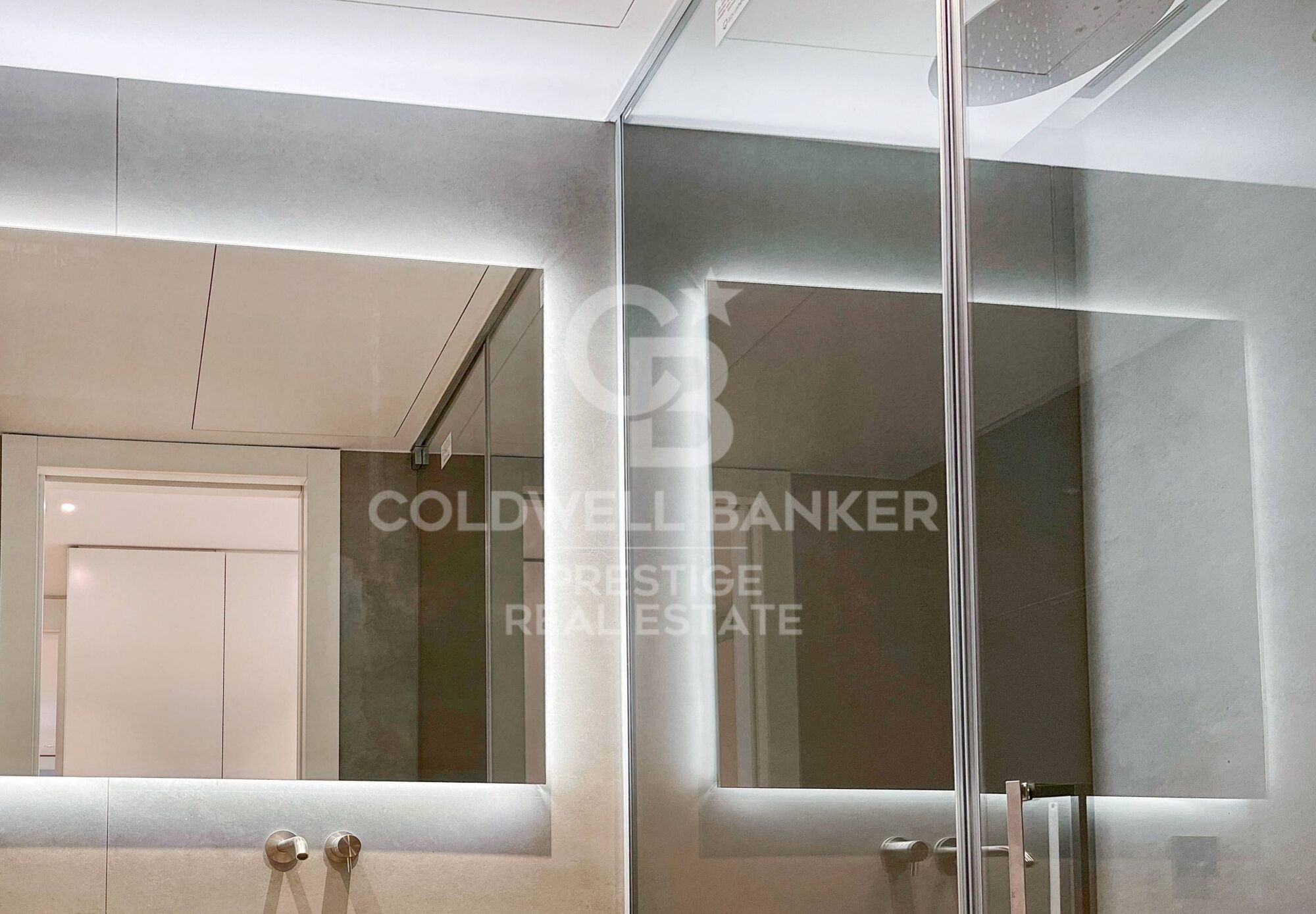 Appartement à vendre de 4 chambres avec balcon