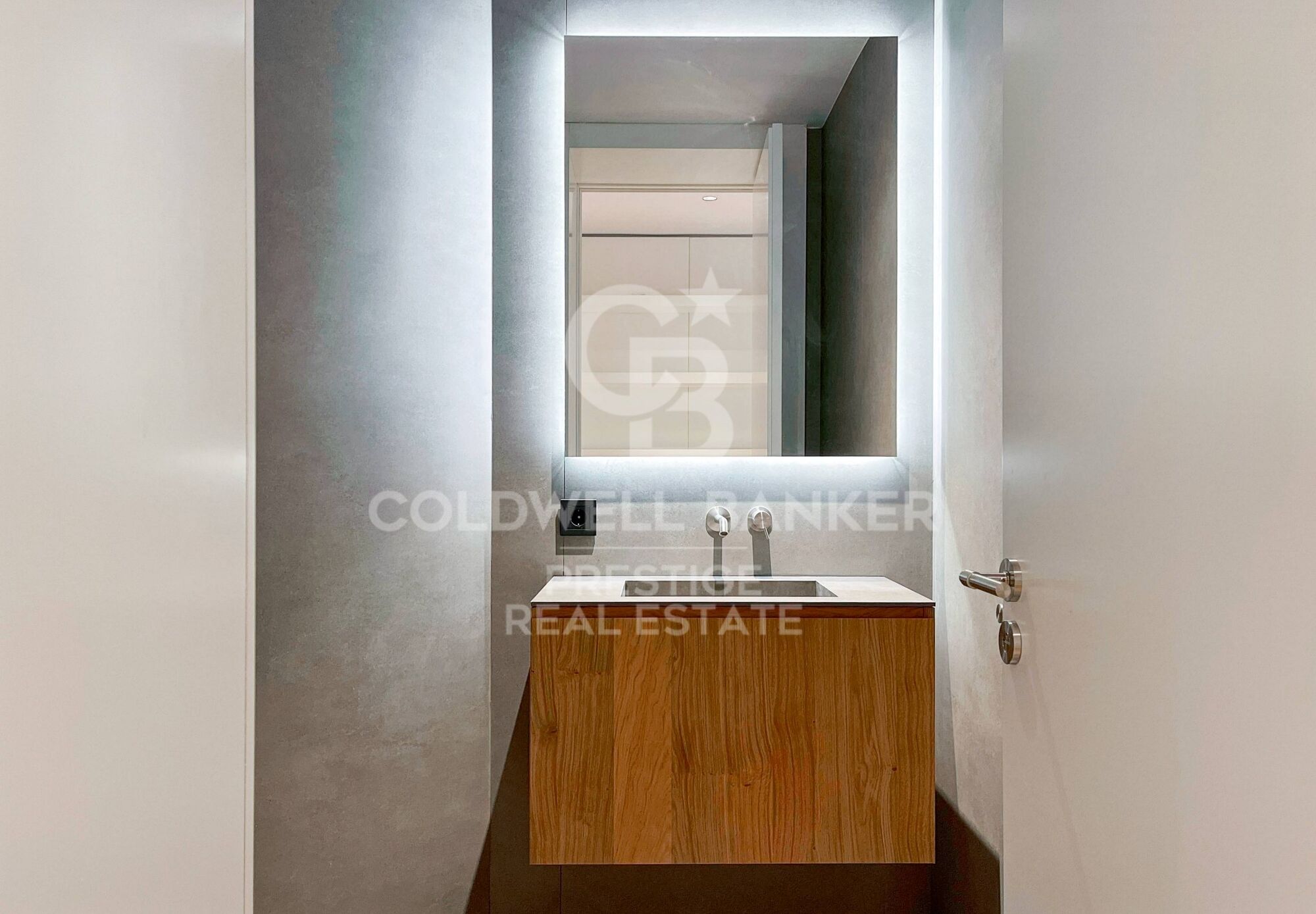 Appartement à vendre de 4 chambres avec balcon