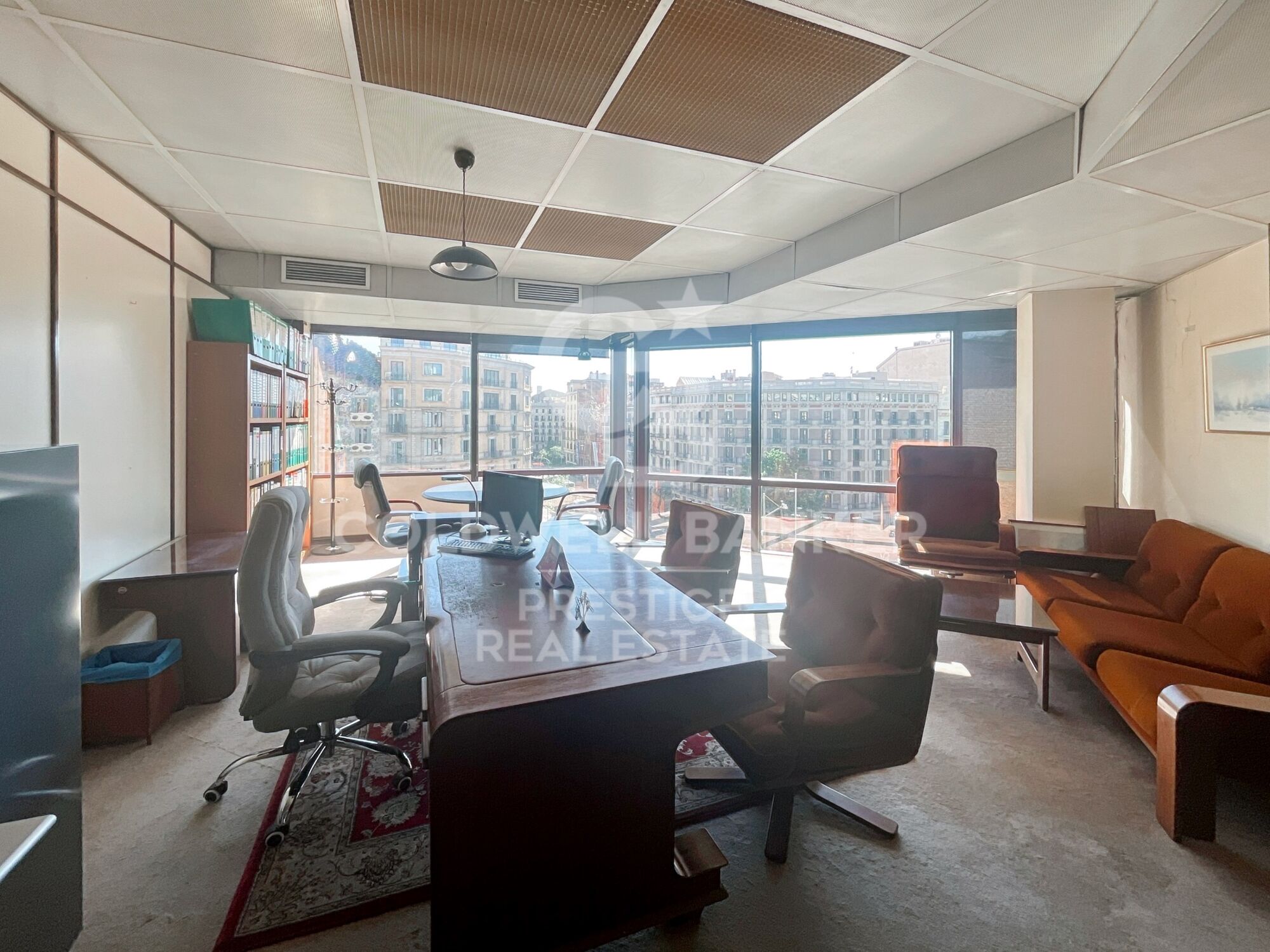 A vendre bureau de représentation avec vue sur le Paseo de Gracia.