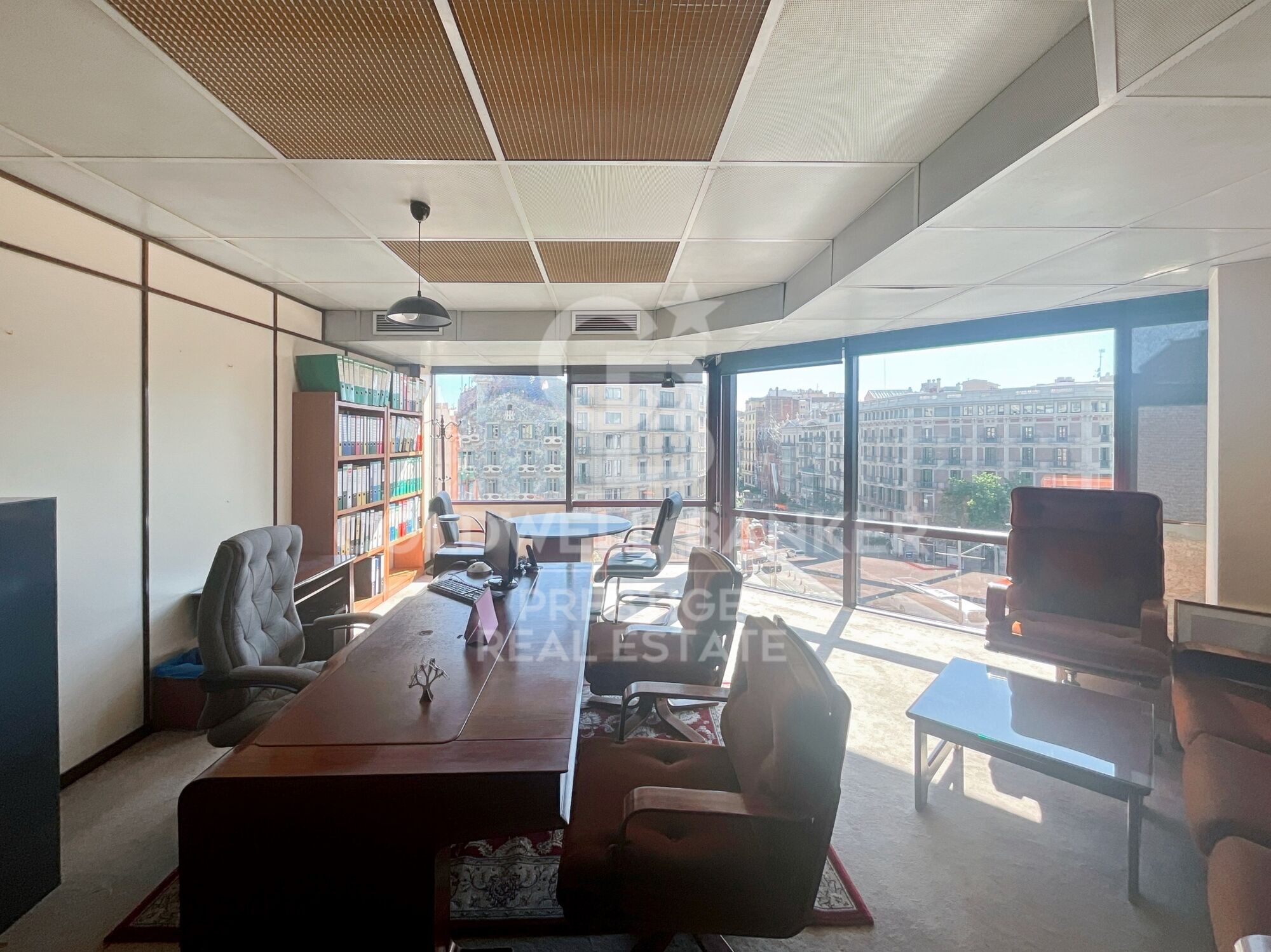A vendre bureau de représentation avec vue sur le Paseo de Gracia.