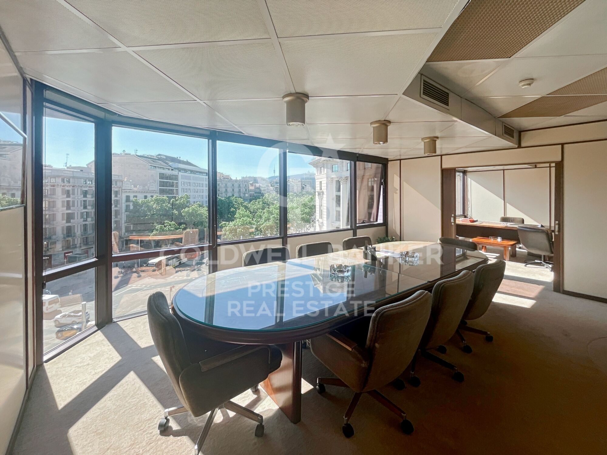 A vendre bureau de représentation avec vue sur le Paseo de Gracia.