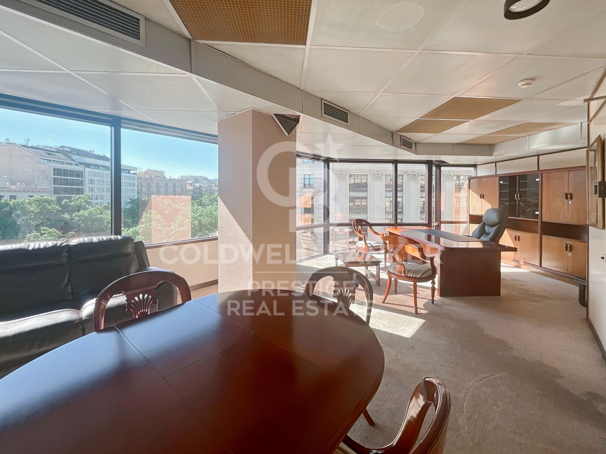 A vendre bureau de représentation avec vue sur le Paseo de Gracia.