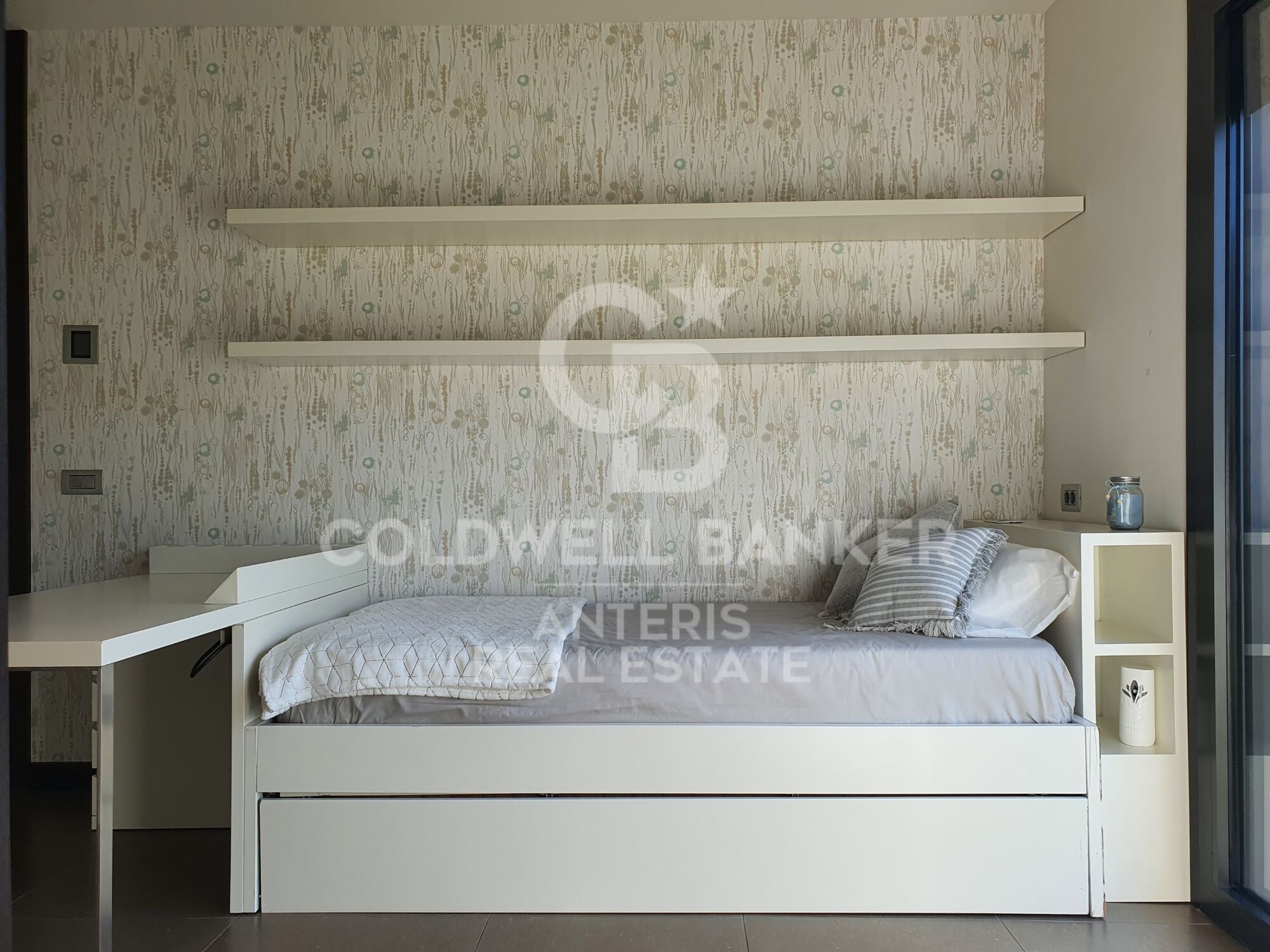 House with infinity pool and movie theater in prestigious residential area