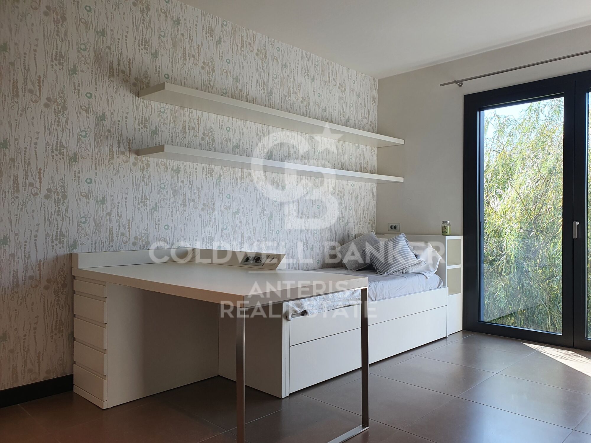 House with infinity pool and movie theater in prestigious residential area