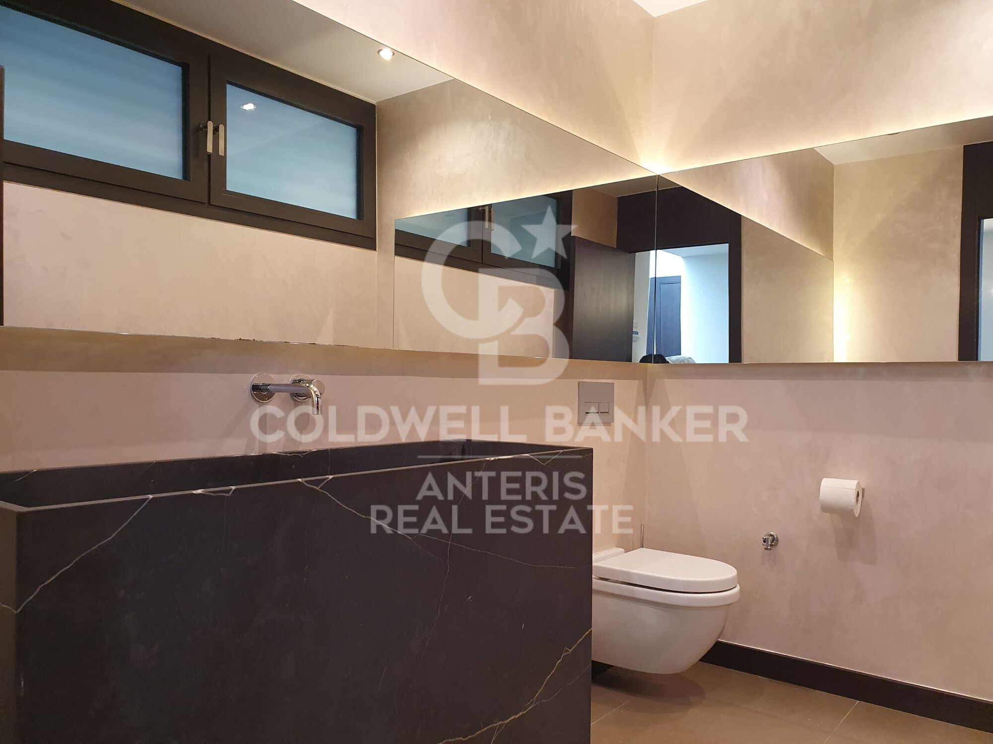 House with infinity pool and movie theater in prestigious residential area