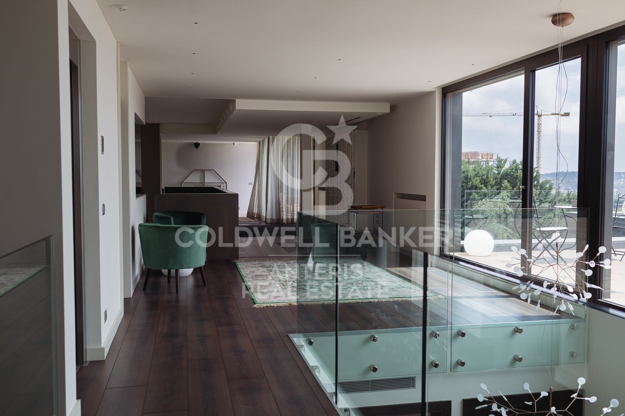 House with infinity pool and movie theater in prestigious residential area