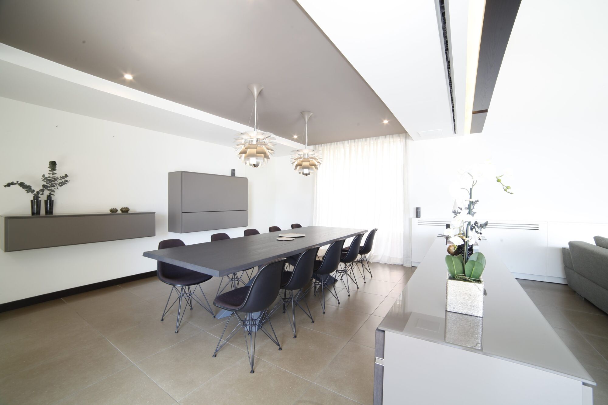 House with infinity pool and movie theater in prestigious residential area