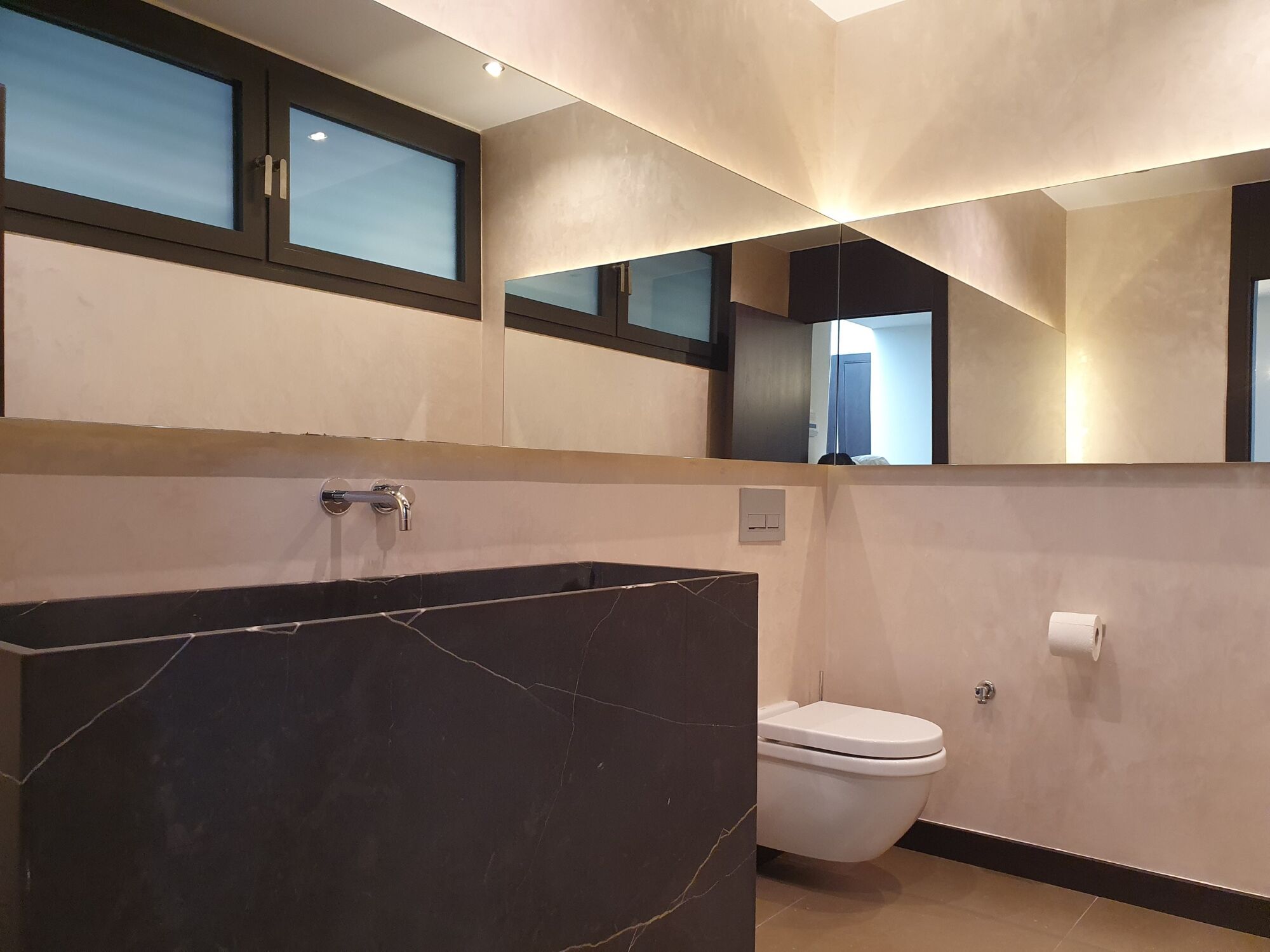 House with infinity pool and movie theater in prestigious residential area