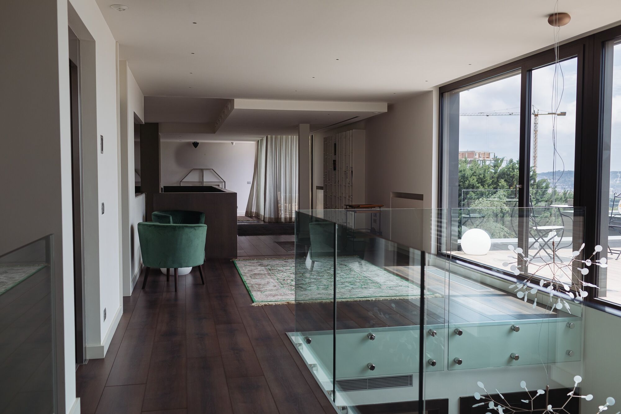 House with infinity pool and movie theater in prestigious residential area