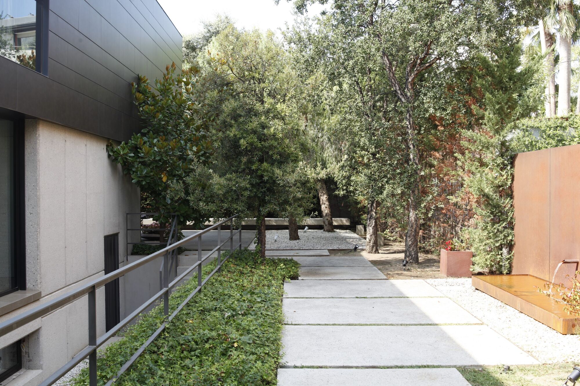 House with infinity pool and movie theater in prestigious residential area