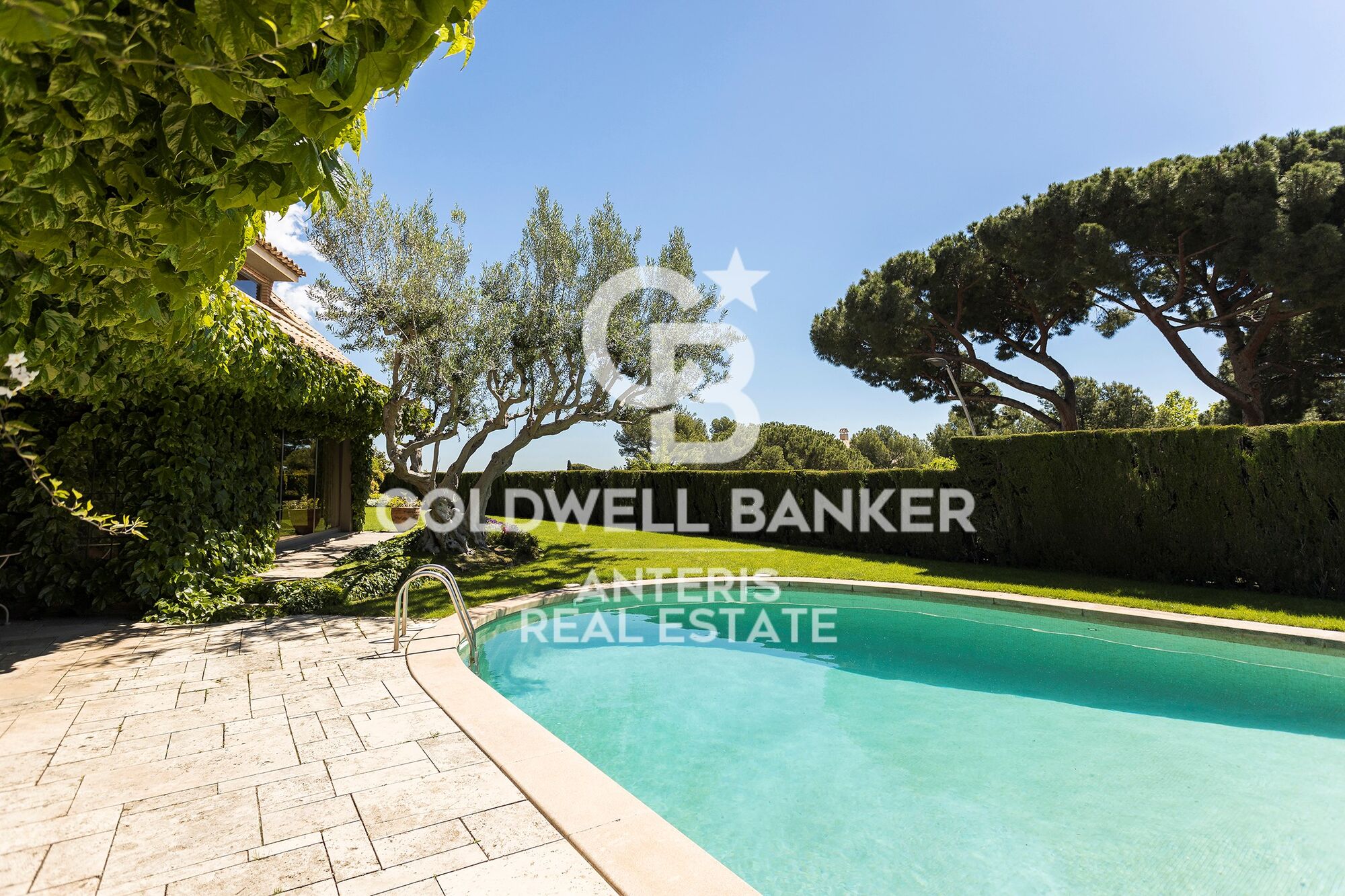 Wonderful villa with green areas in prestigious Pedralbes