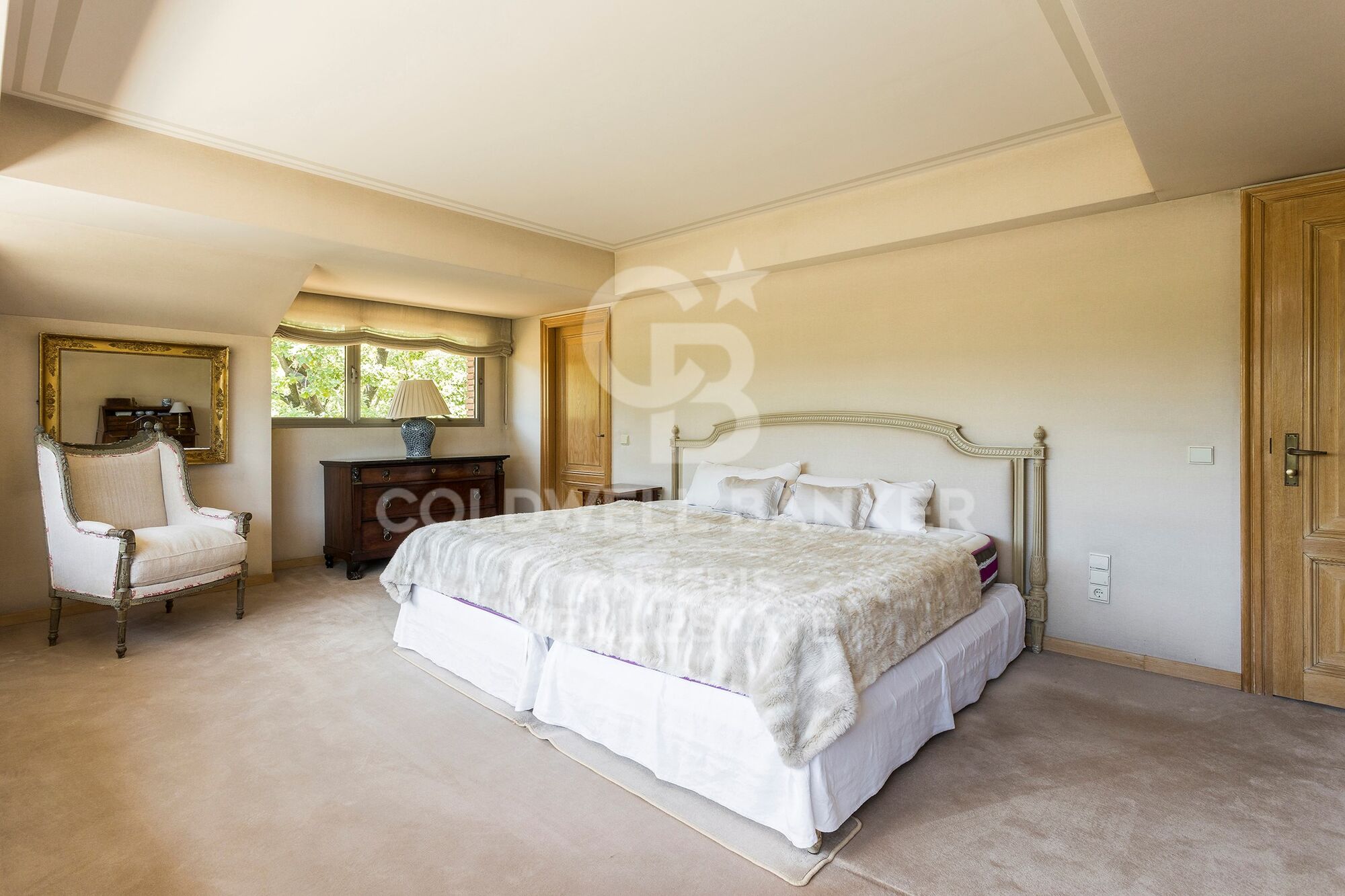 Wonderful villa with green areas in prestigious Pedralbes