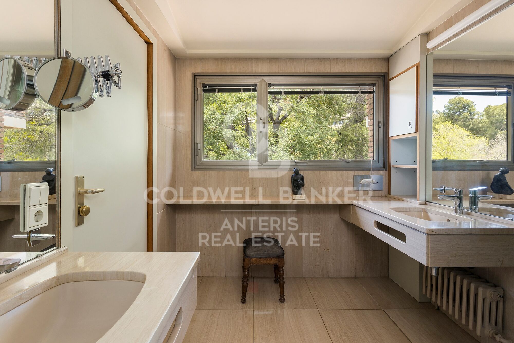 Wonderful villa with green areas in prestigious Pedralbes