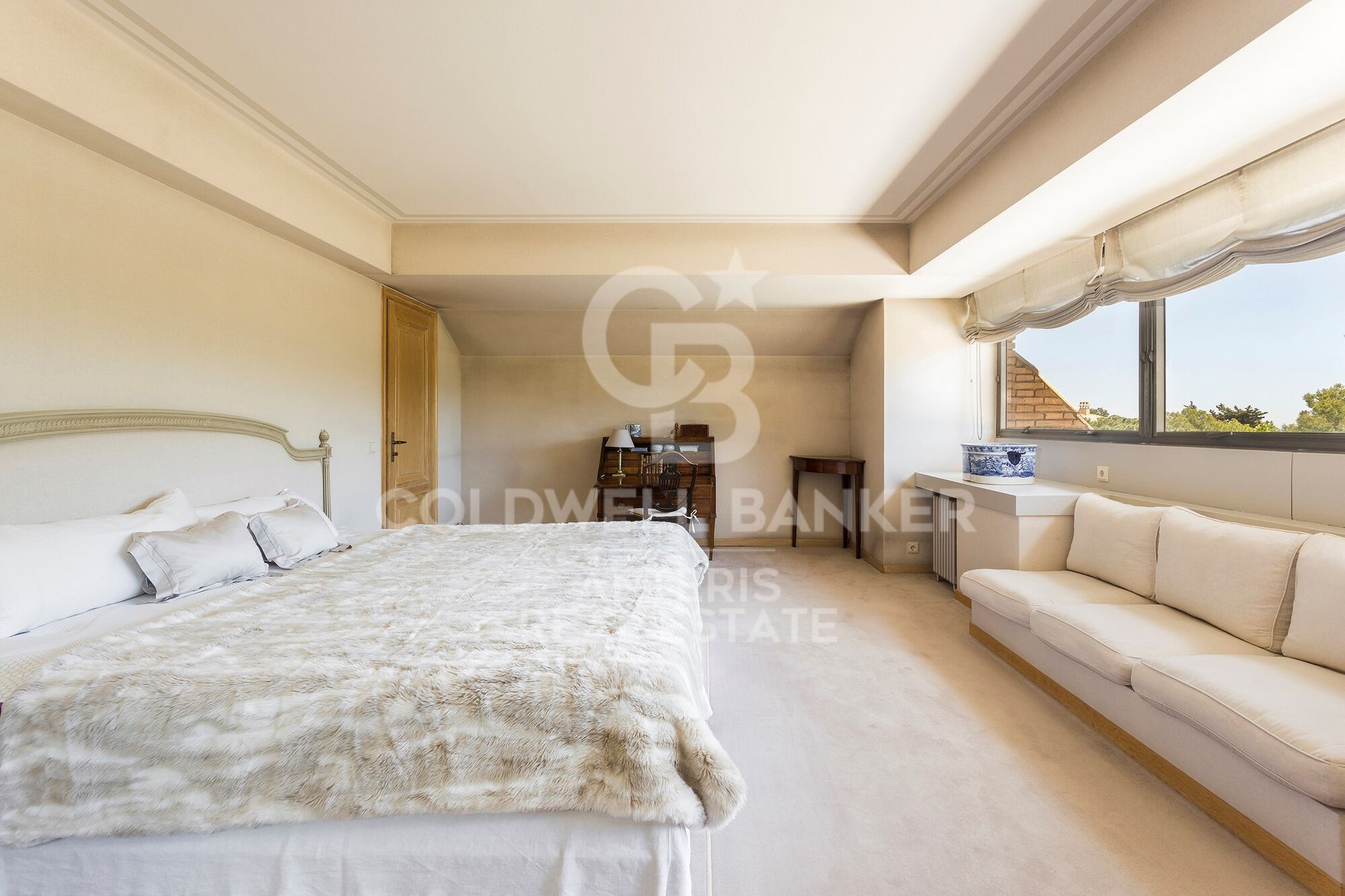 Wonderful villa with green areas in prestigious Pedralbes