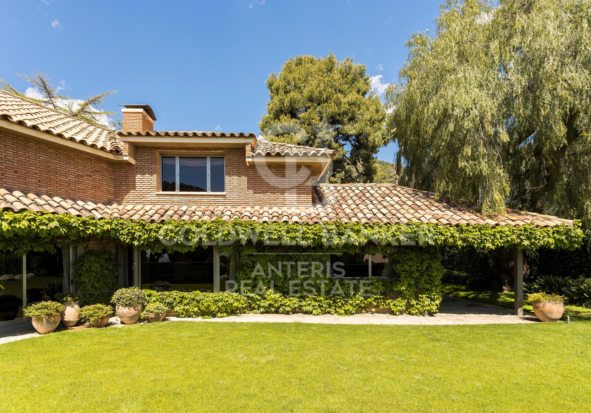 Wonderful villa with green areas in prestigious Pedralbes