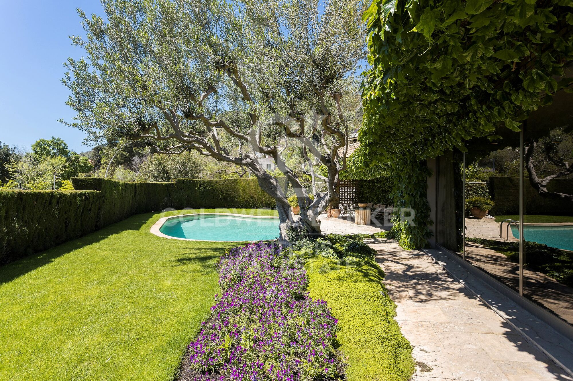 Wonderful villa with green areas in prestigious Pedralbes