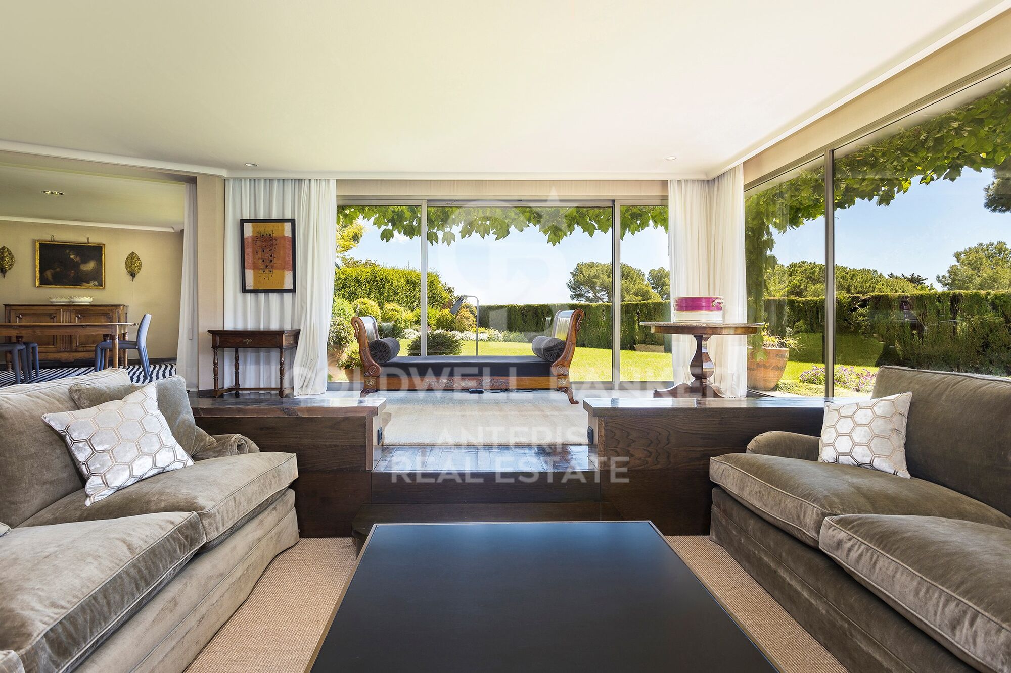 Wonderful villa with green areas in prestigious Pedralbes