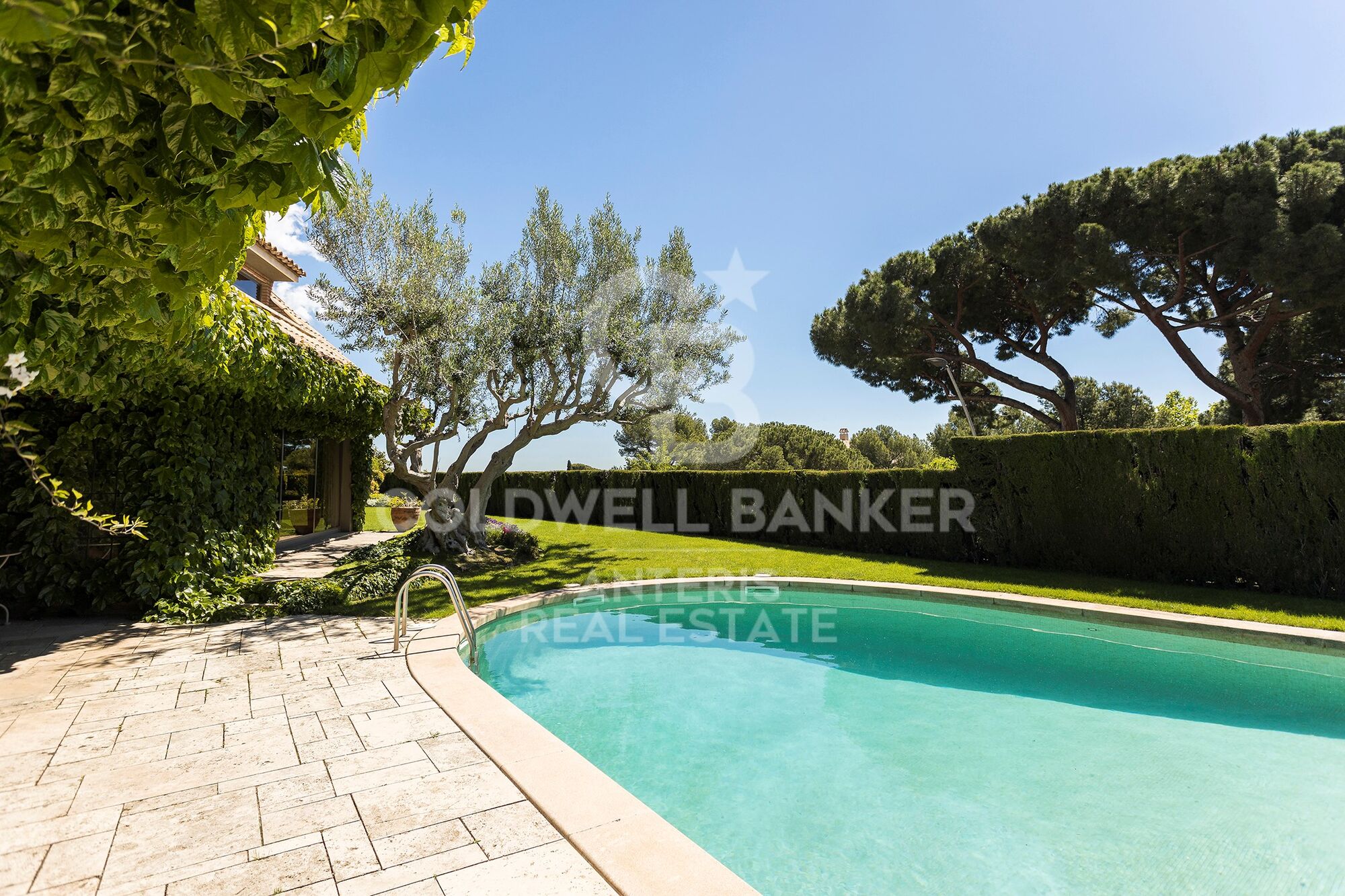 Wonderful villa with green areas in prestigious Pedralbes