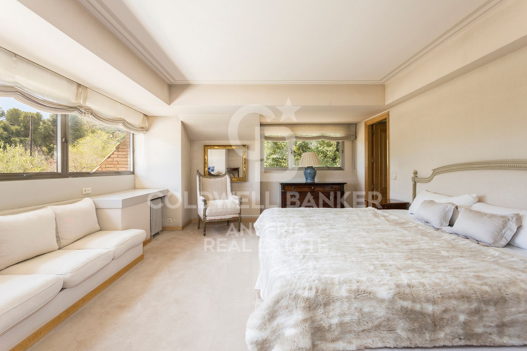 Wonderful villa with green areas in prestigious Pedralbes