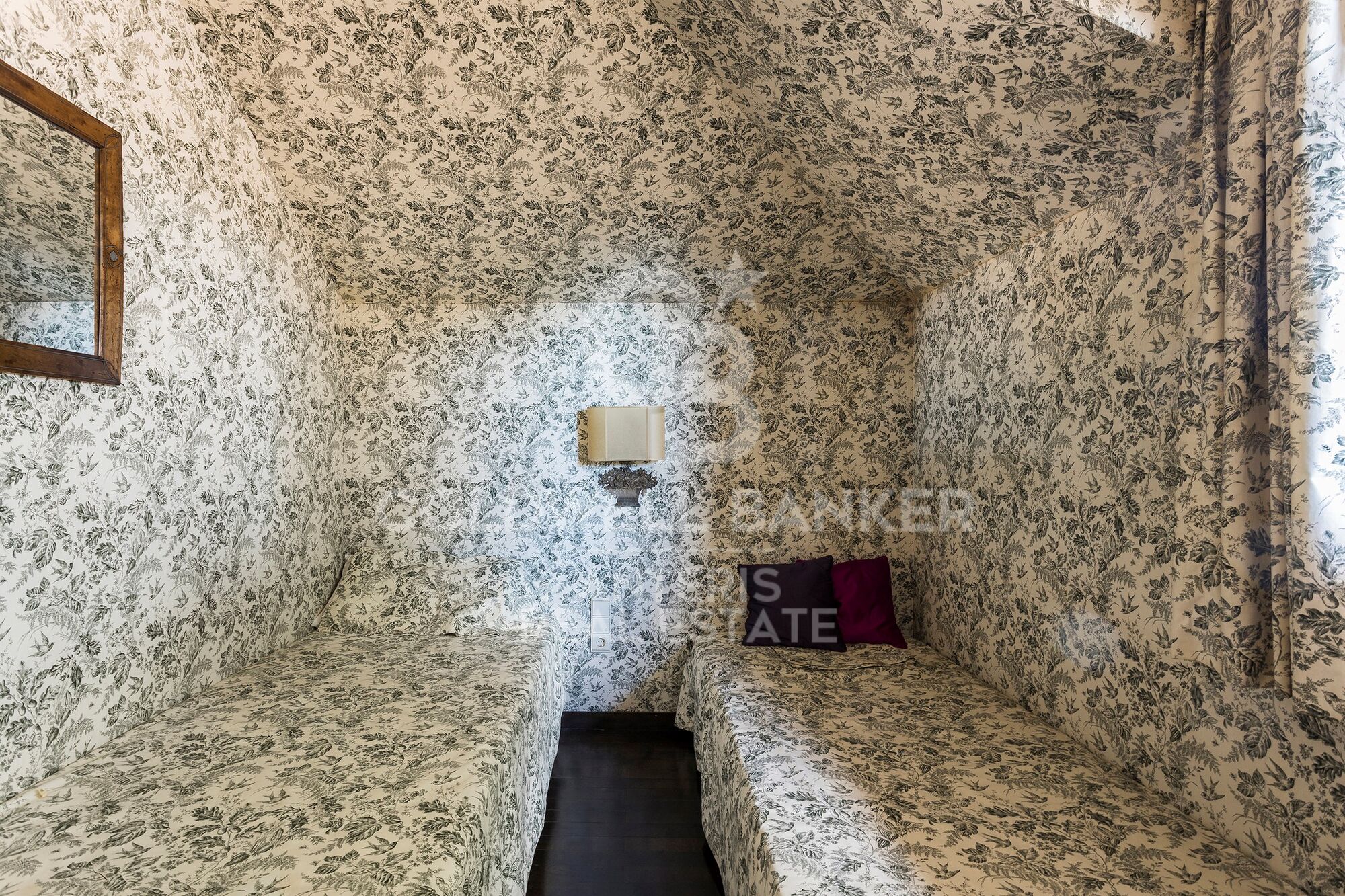 Wonderful villa with green areas in prestigious Pedralbes