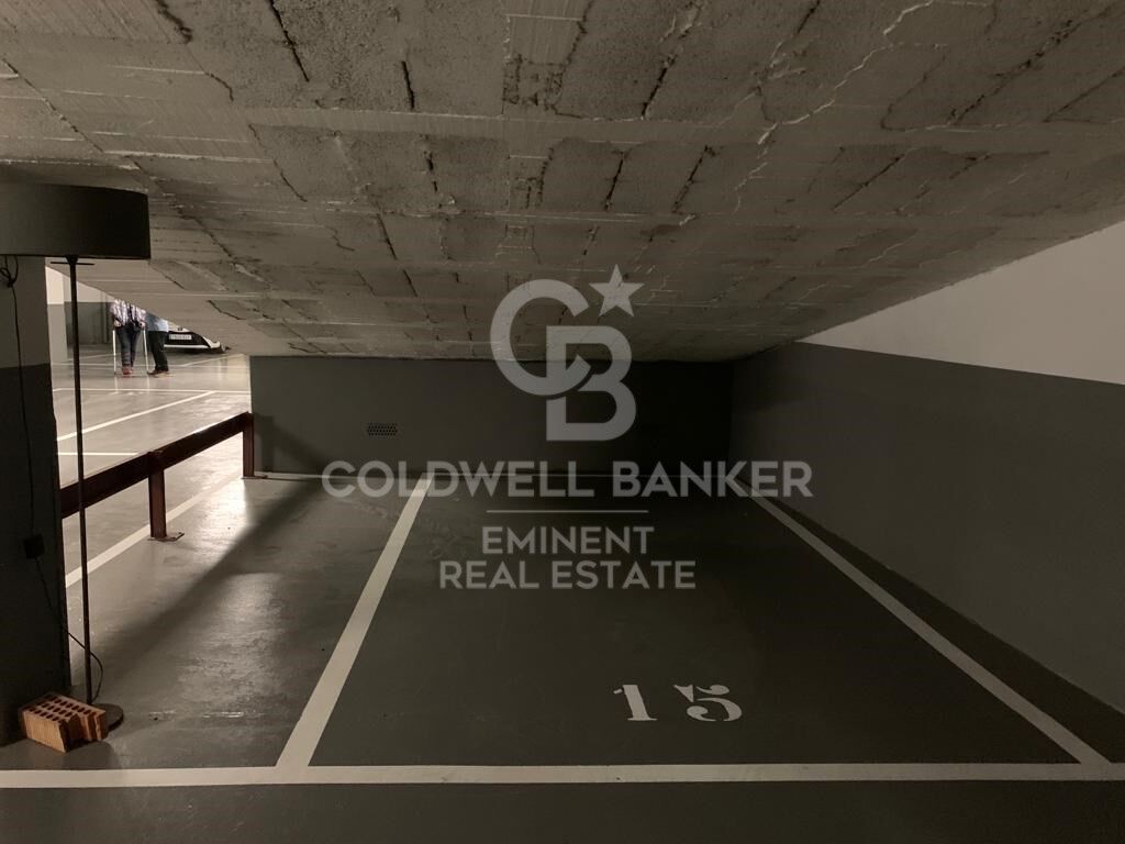 45 plazas de coche y 6 plazas de moto ubicadas en Via Augusta, en la zona de Tres Torres.