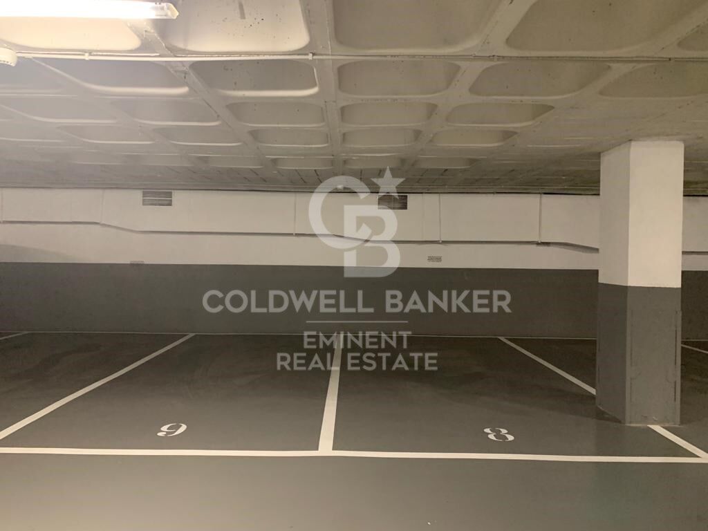 45 plazas de coche y 6 plazas de moto ubicadas en Via Augusta, en la zona de Tres Torres.