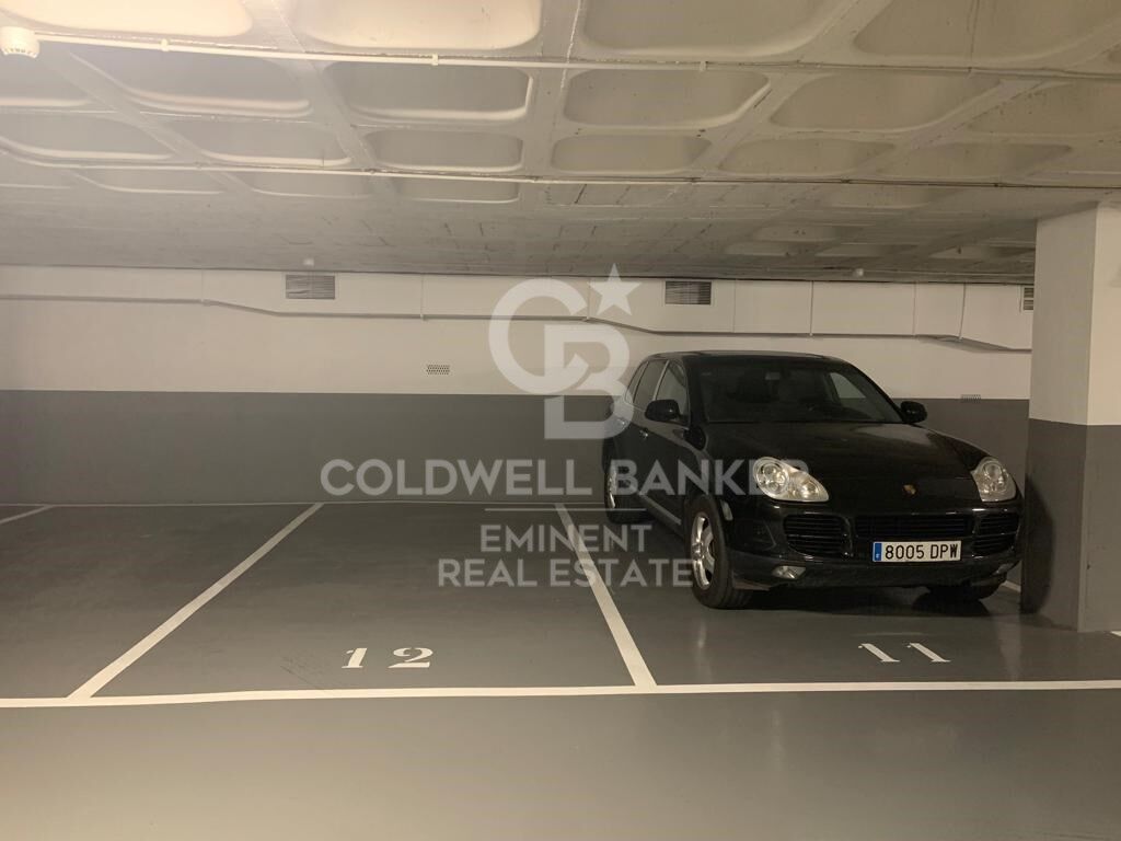 45 plazas de coche y 6 plazas de moto ubicadas en Via Augusta, en la zona de Tres Torres.