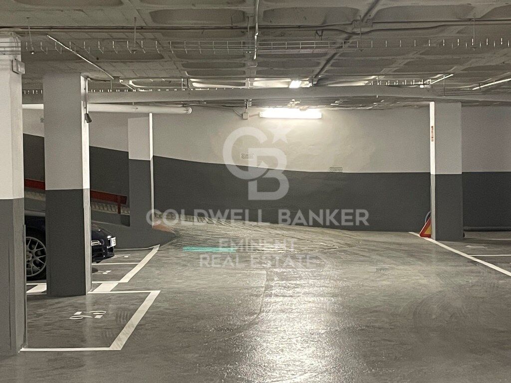 45 plazas de coche y 6 plazas de moto ubicadas en Via Augusta, en la zona de Tres Torres.