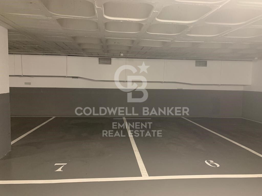 45 plazas de coche y 6 plazas de moto ubicadas en Via Augusta, en la zona de Tres Torres.