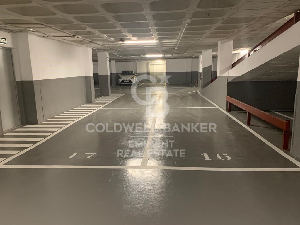 45 plazas de coche y 6 plazas de moto ubicadas en Via Augusta, en la zona de Tres Torres.