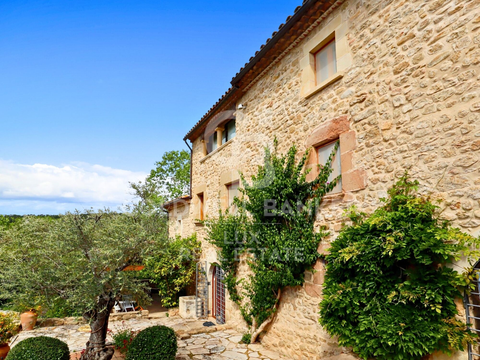 Mas en Pierre du 19ème Siècle avec Prestations de Luxe, Catalogne