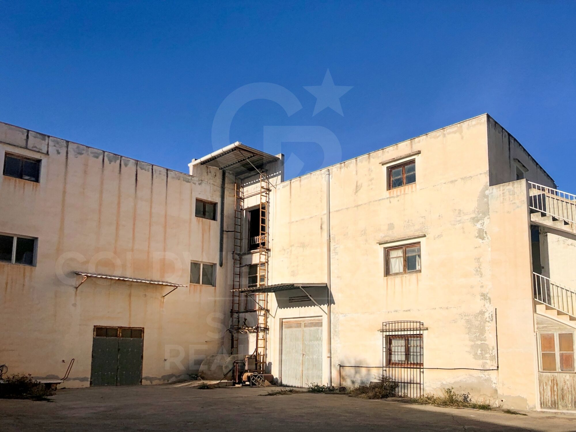 Fábrica de Muebles en el corazón de Jávea - Oportunidad única de inversión
