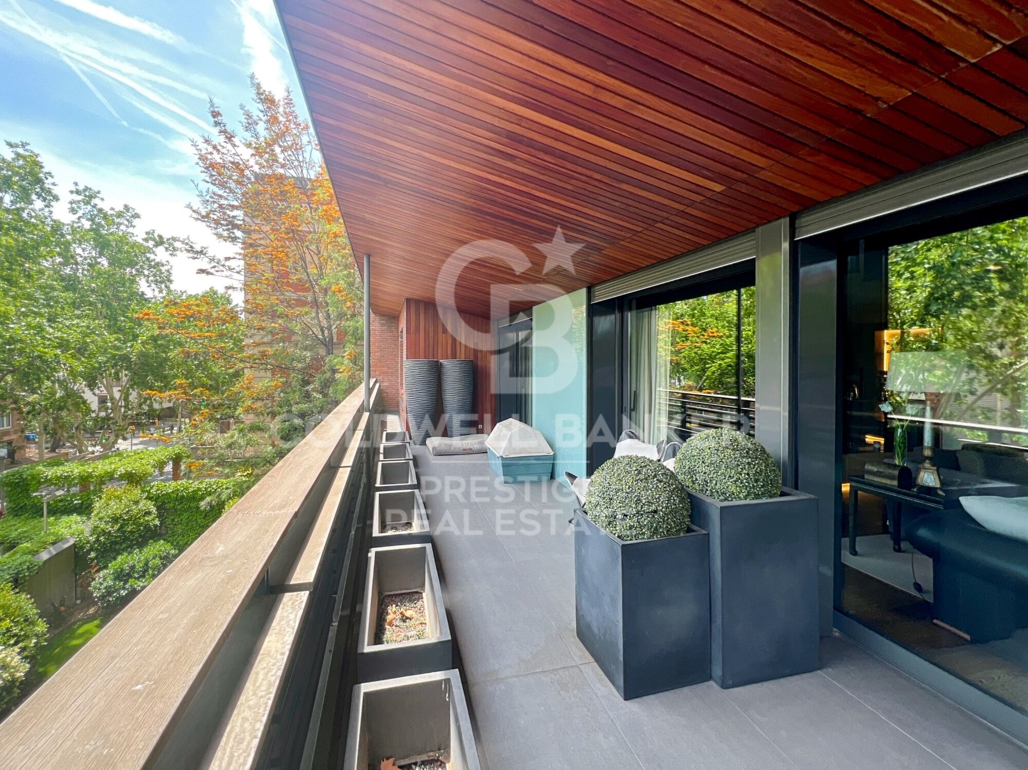 Luxury apartment in Bonanova with communal area.