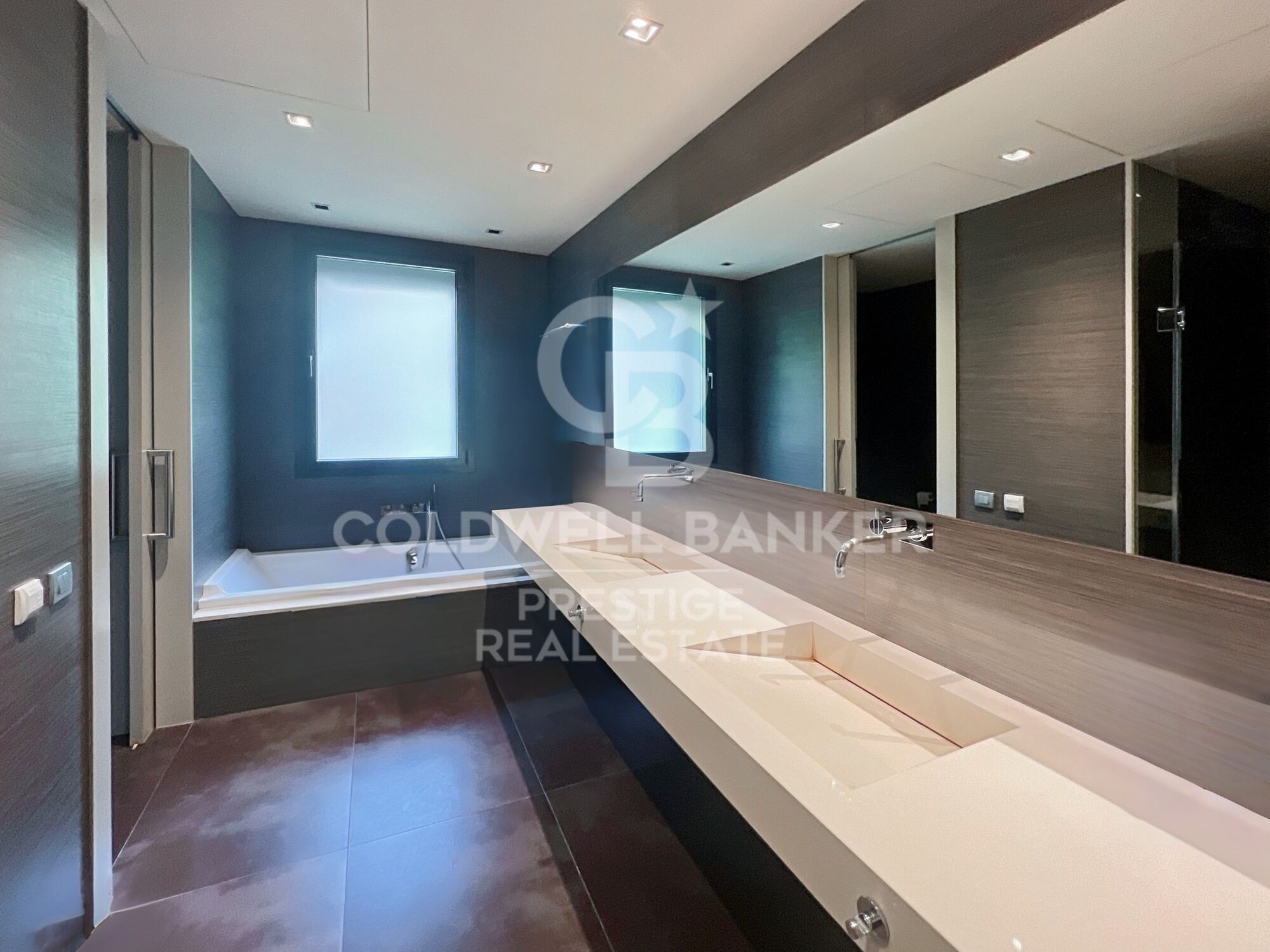 Luxury apartment in Bonanova with communal area.