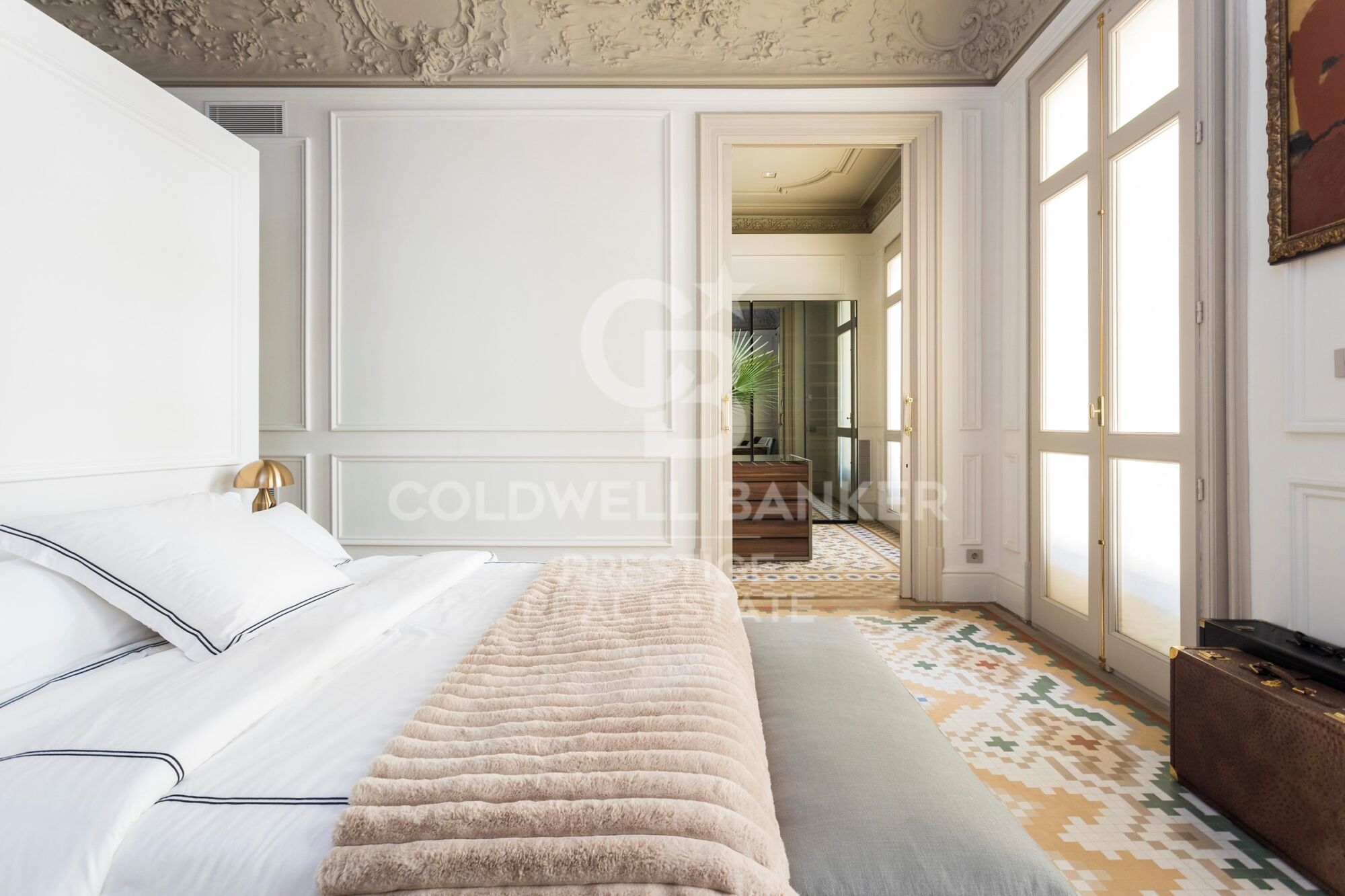 Majestuoso piso en finca regia con terraza en venta en Barcelona