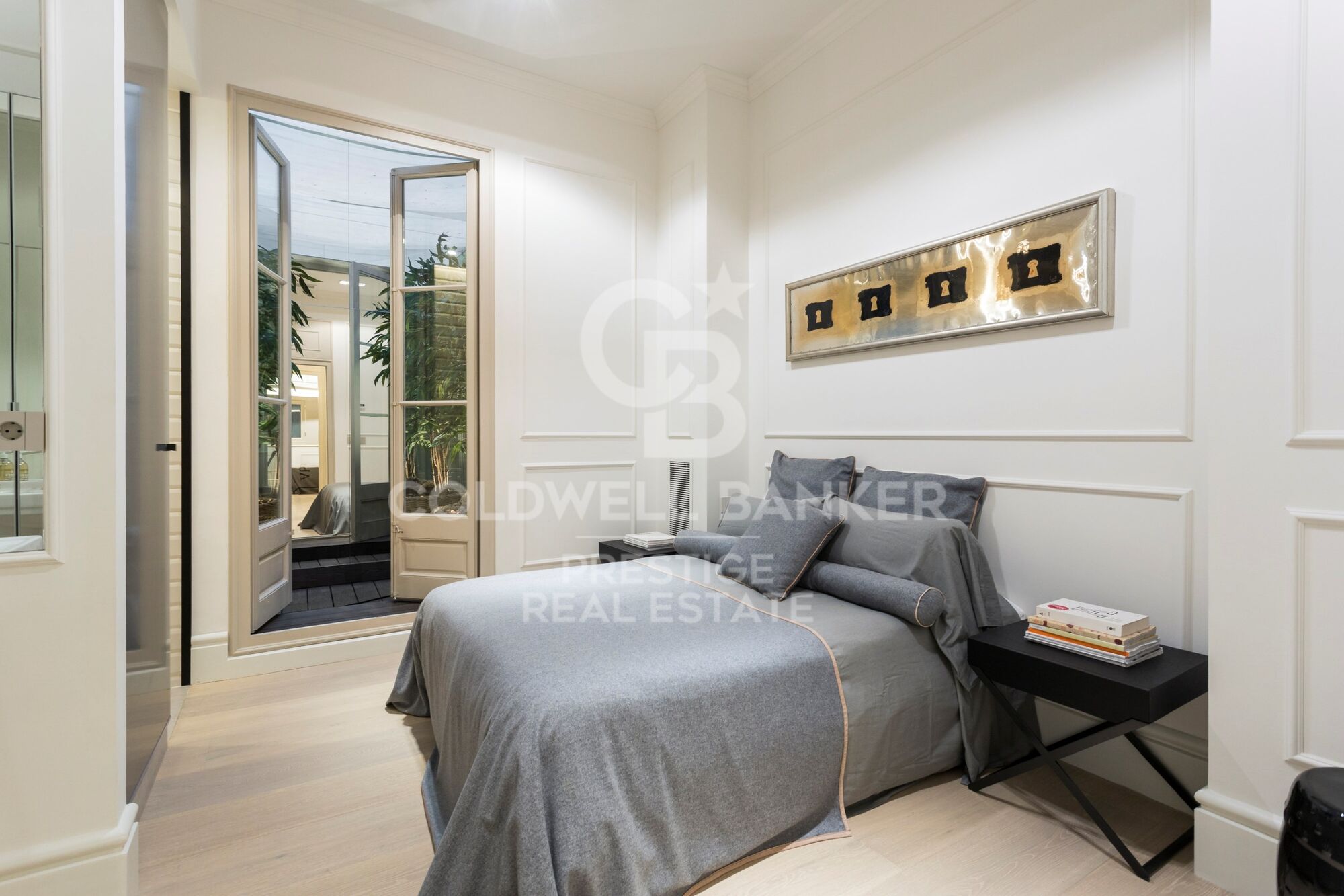 Majestuoso piso en finca regia con terraza en venta en Barcelona