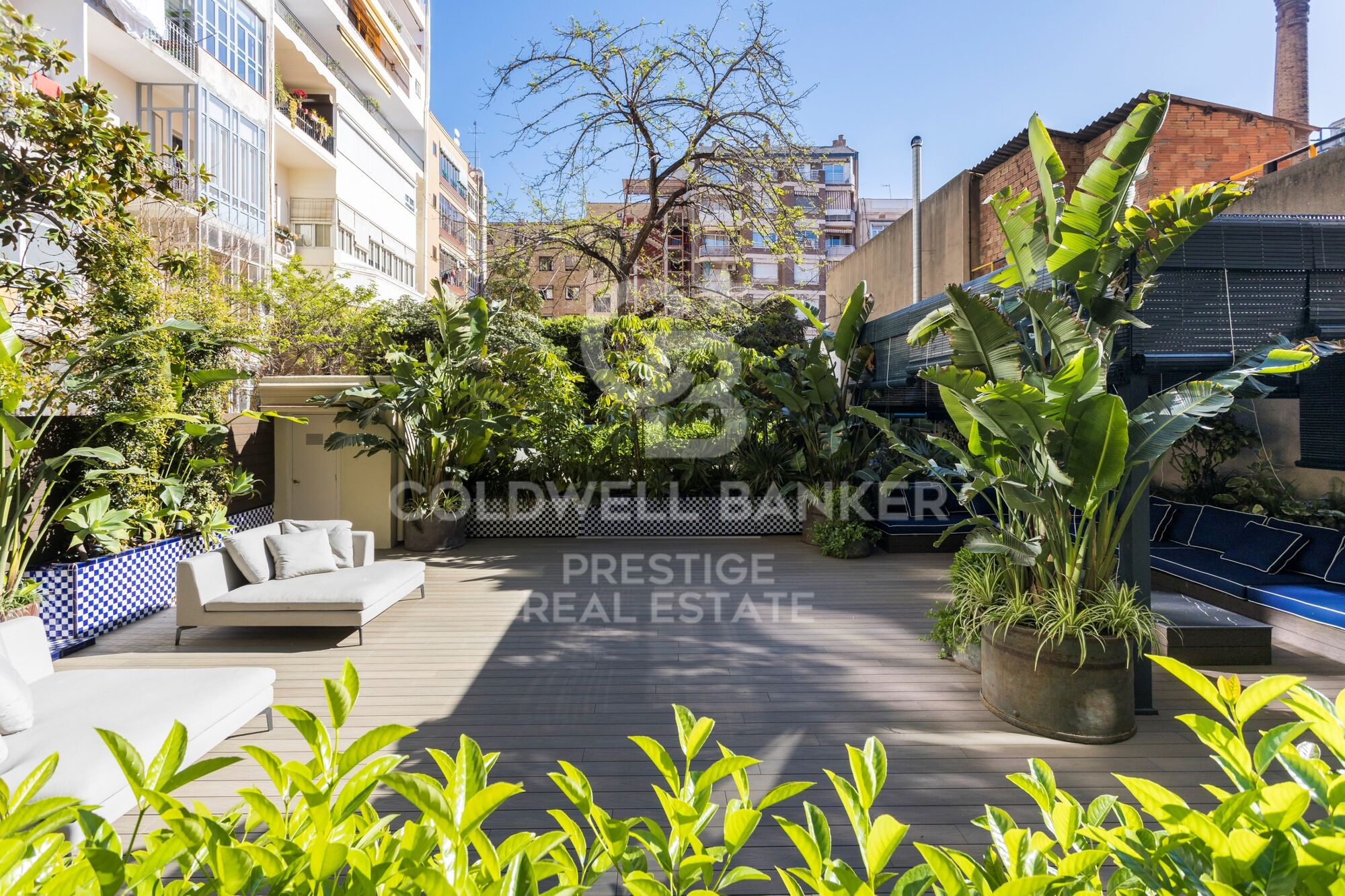 Majestuoso piso en finca regia con terraza en venta en Barcelona