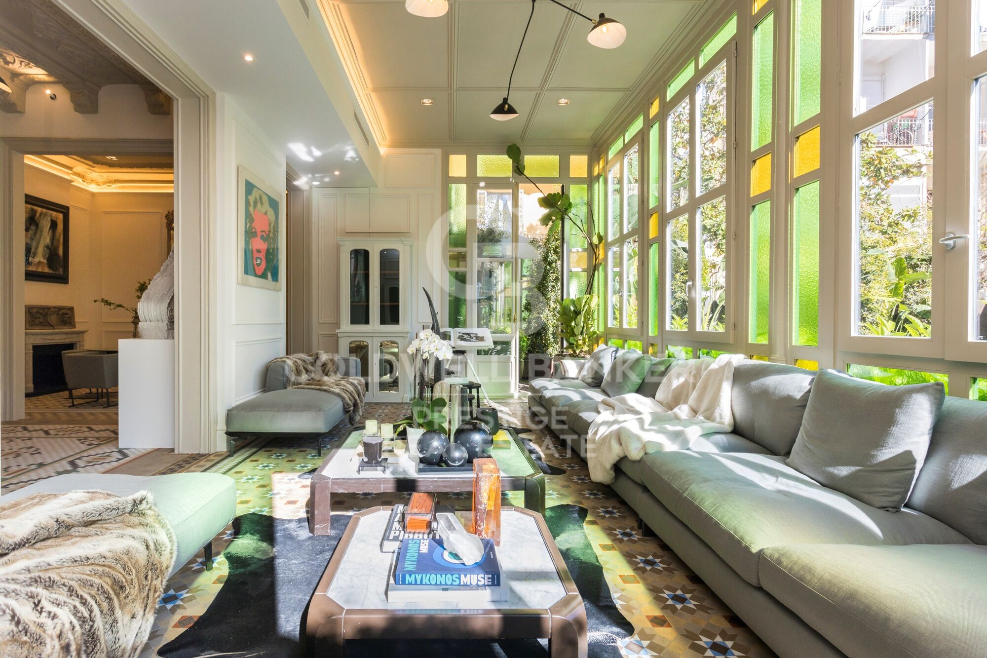Majestuoso piso en finca regia con terraza en venta en Barcelona