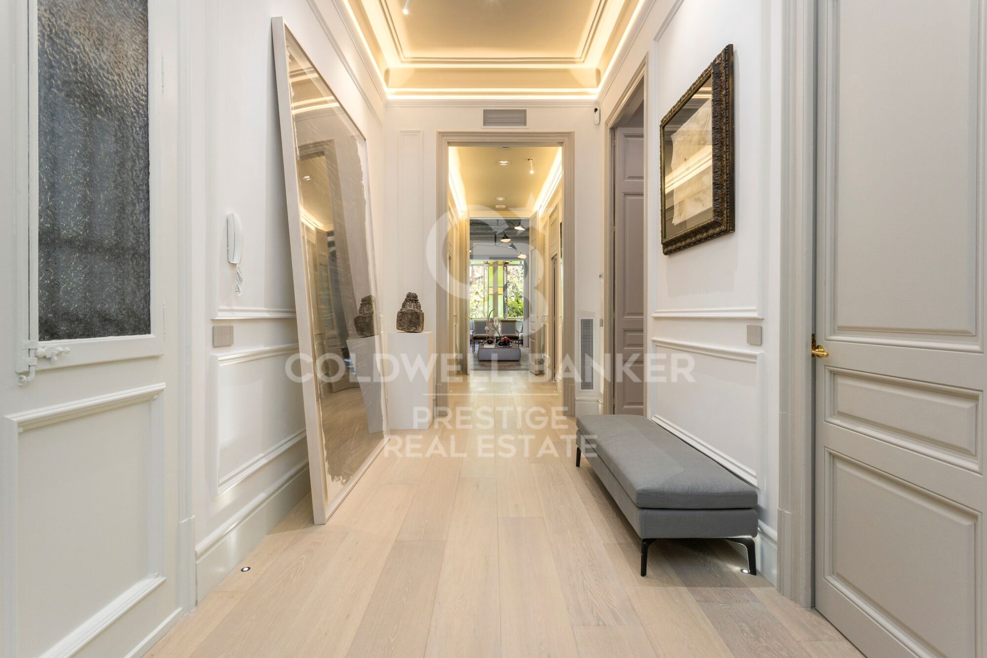 Majestuoso piso en finca regia con terraza en venta en Barcelona