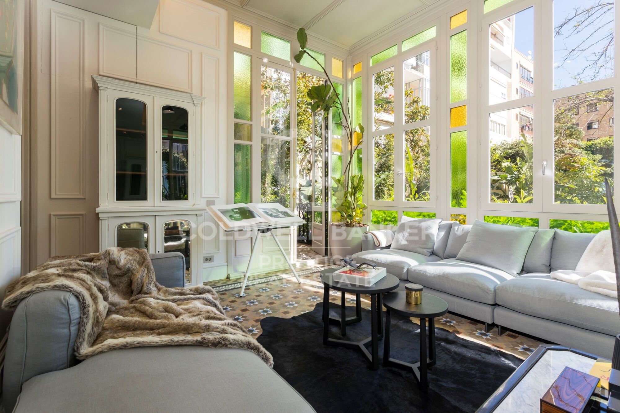 Majestuoso piso en finca regia con terraza en venta en Barcelona