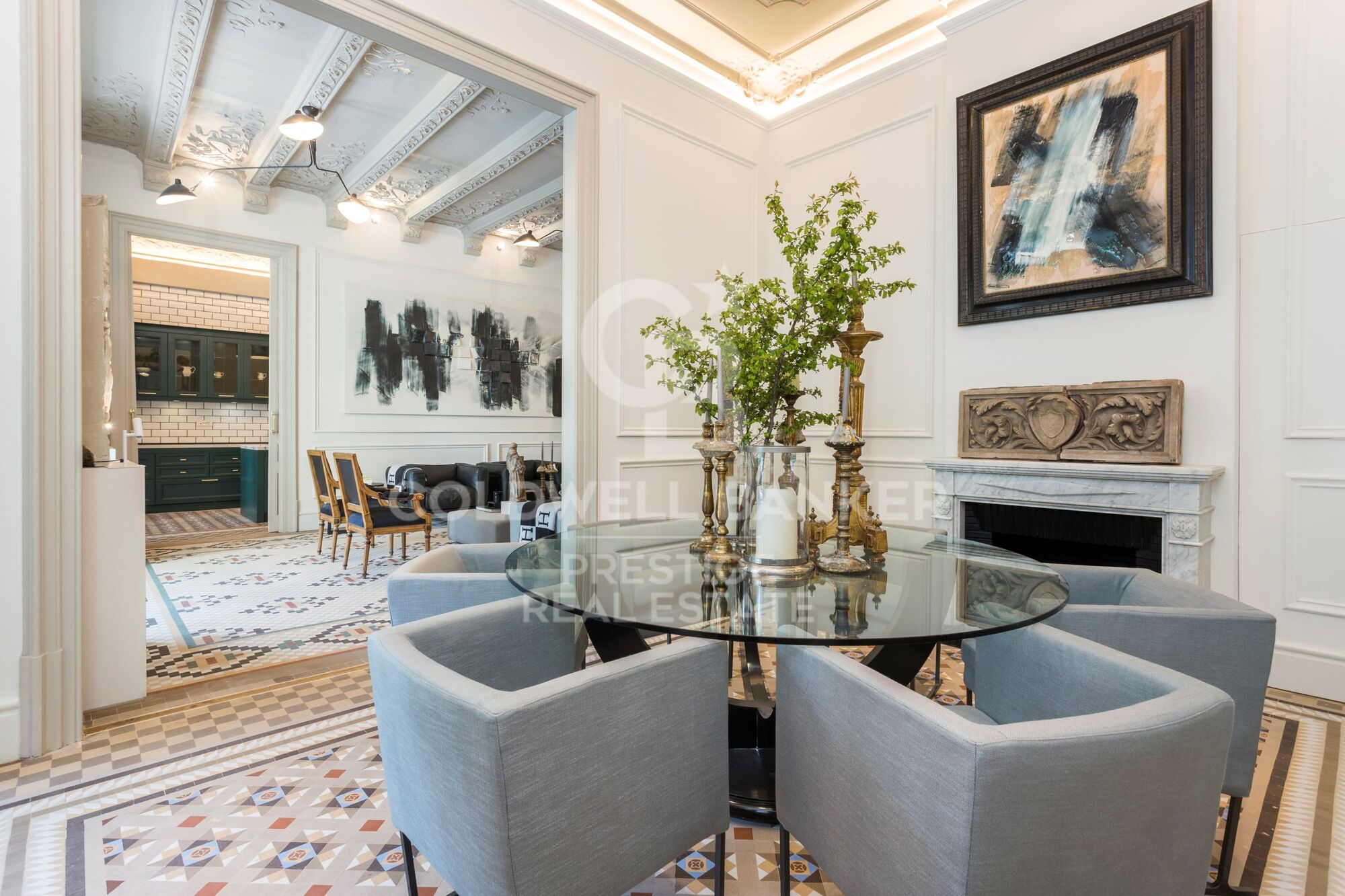 Majestuoso piso en finca regia con terraza en venta en Barcelona