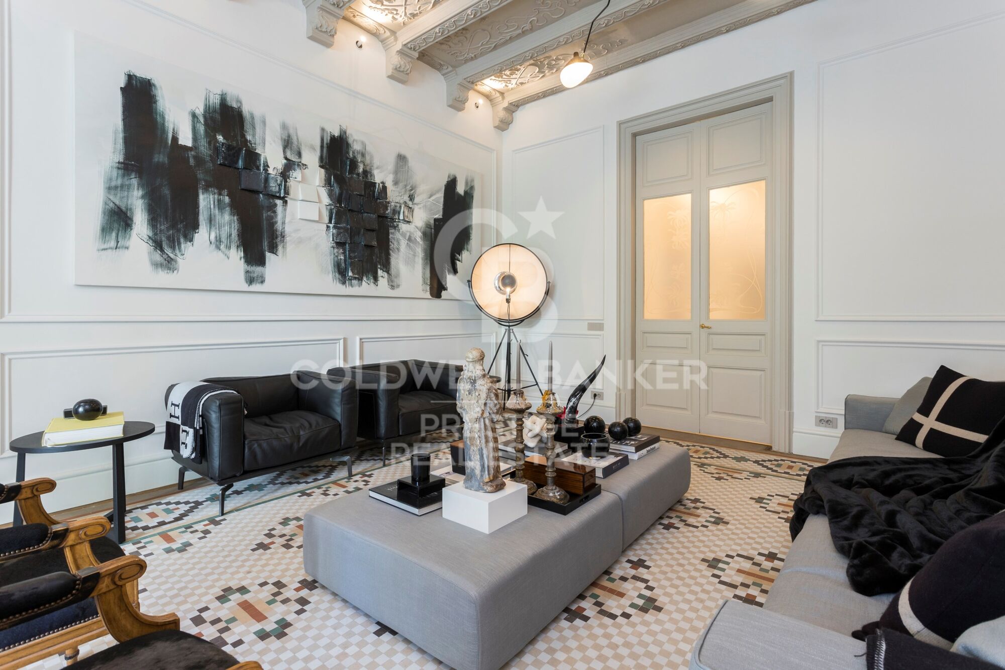 Majestuoso piso en finca regia con terraza en venta en Barcelona