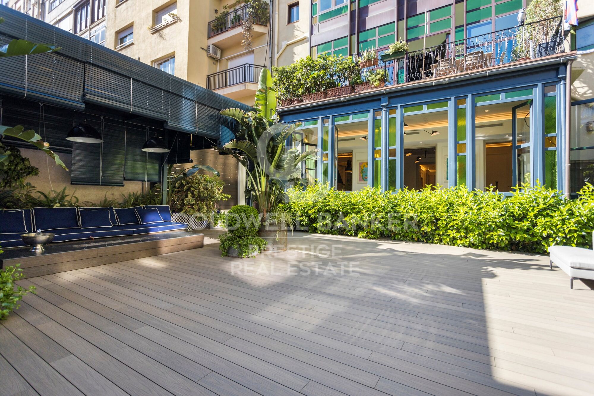 Majestuoso piso en finca regia con terraza en venta en Barcelona