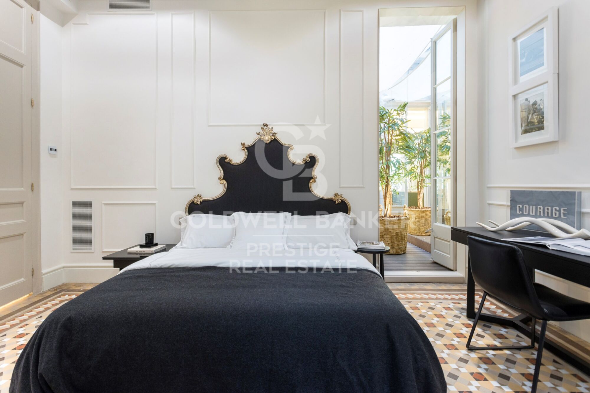 Majestuoso piso en finca regia con terraza en venta en Barcelona