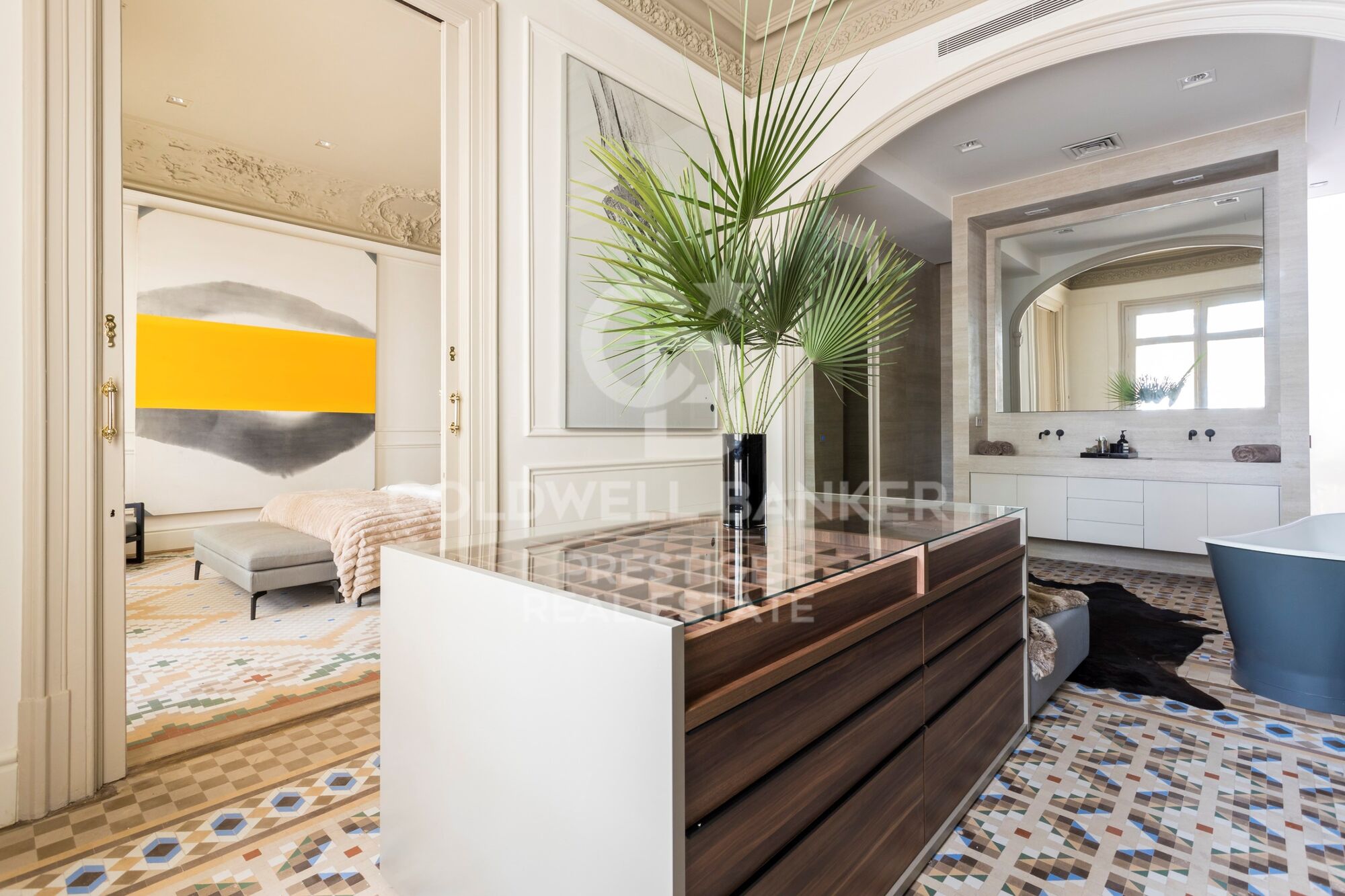 Majestuoso piso en finca regia con terraza en venta en Barcelona