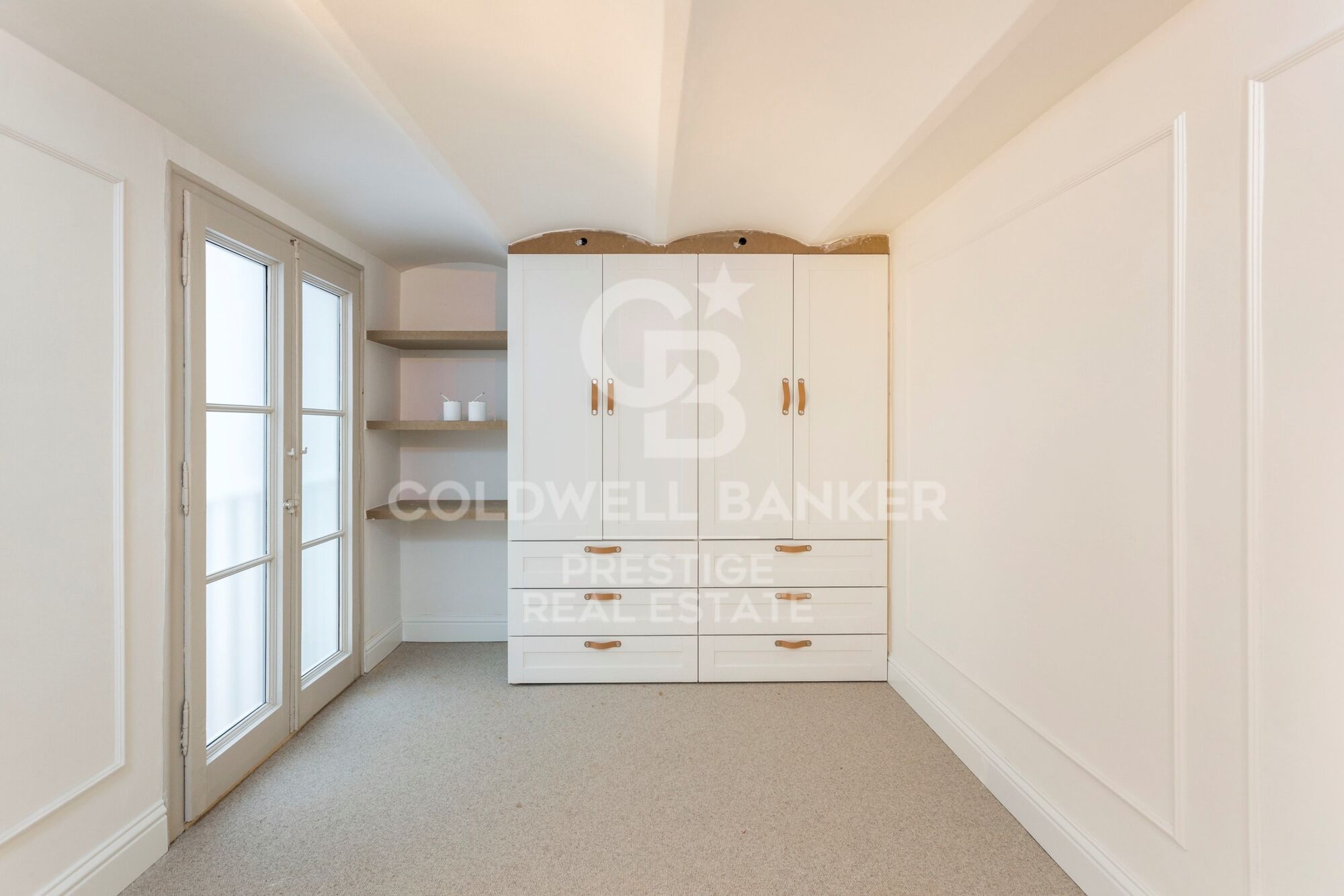 Majestuoso piso en finca regia con terraza en venta en Barcelona