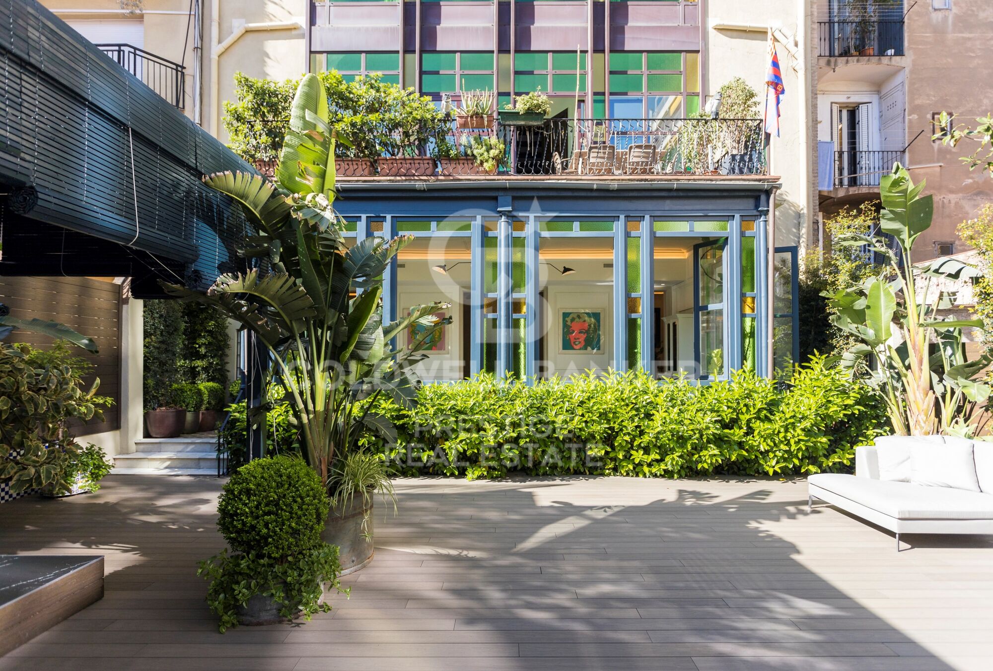 Majestuoso piso en finca regia con terraza en venta en Barcelona