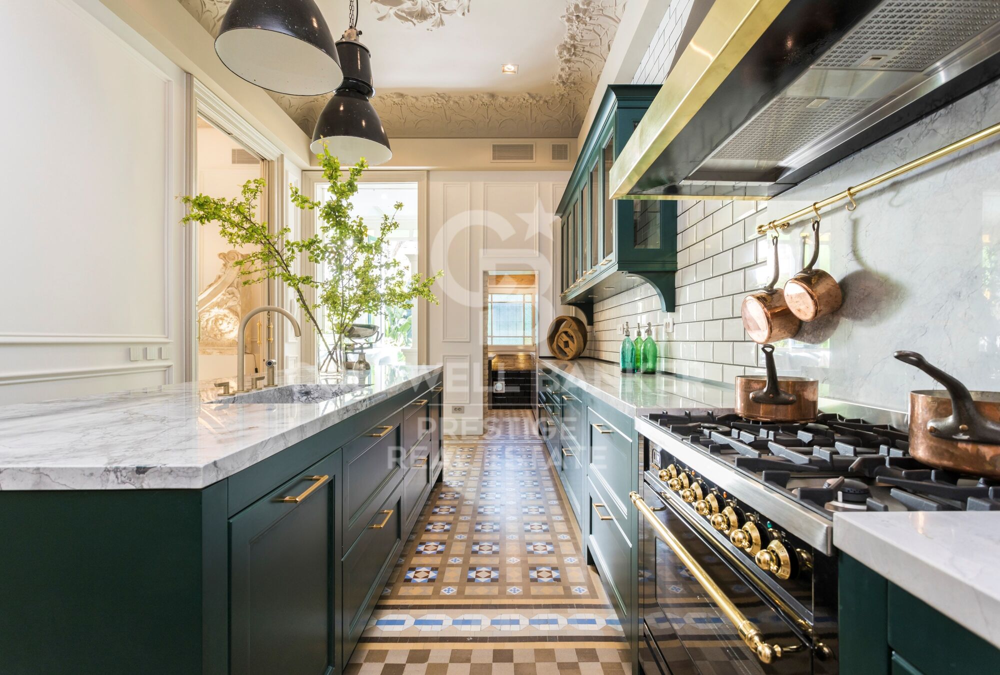 Majestuoso piso en finca regia con terraza en venta en Barcelona